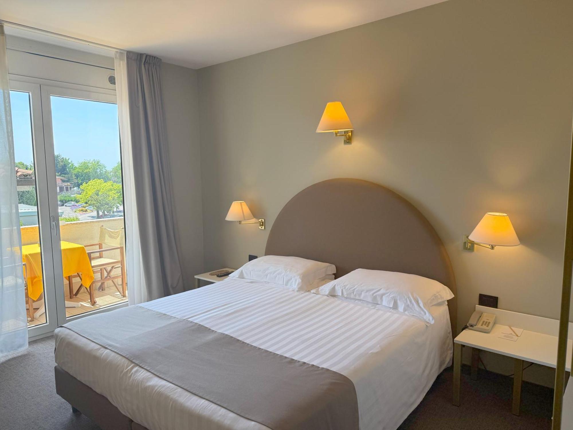 Comfort Twin or Double Room Lake View