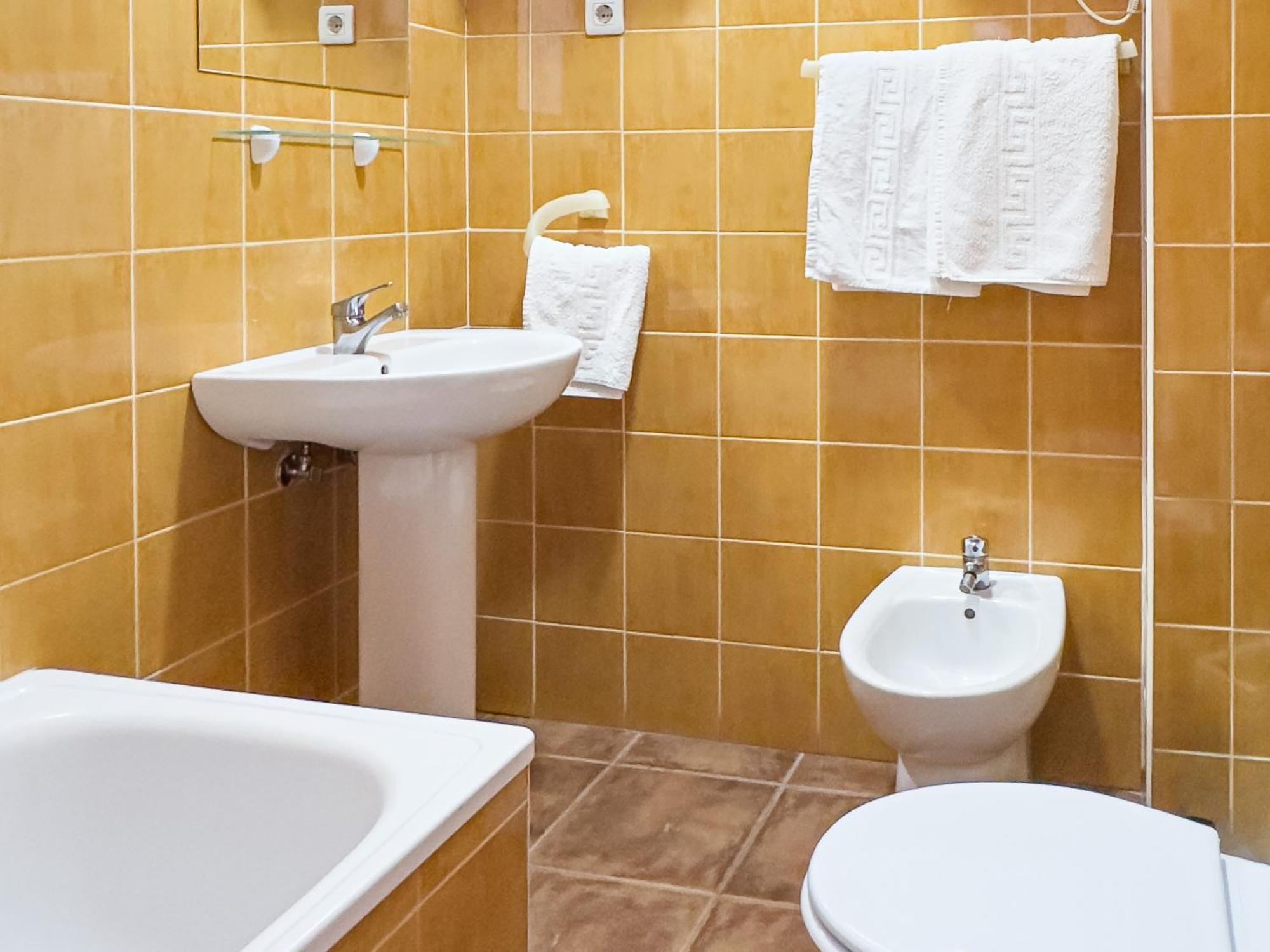 Twin Room Private Bathroom