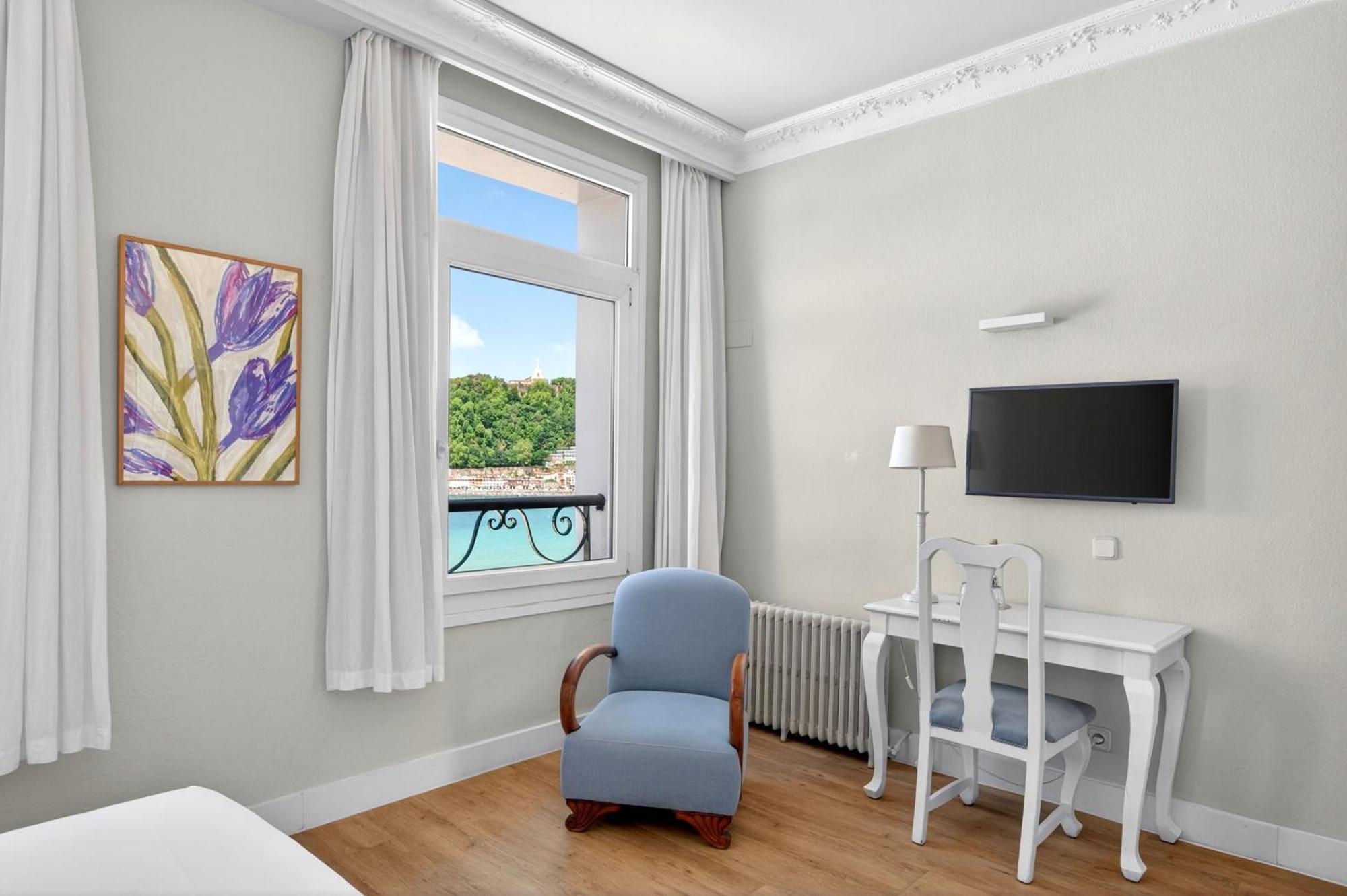 Double or Twin Room Sea View