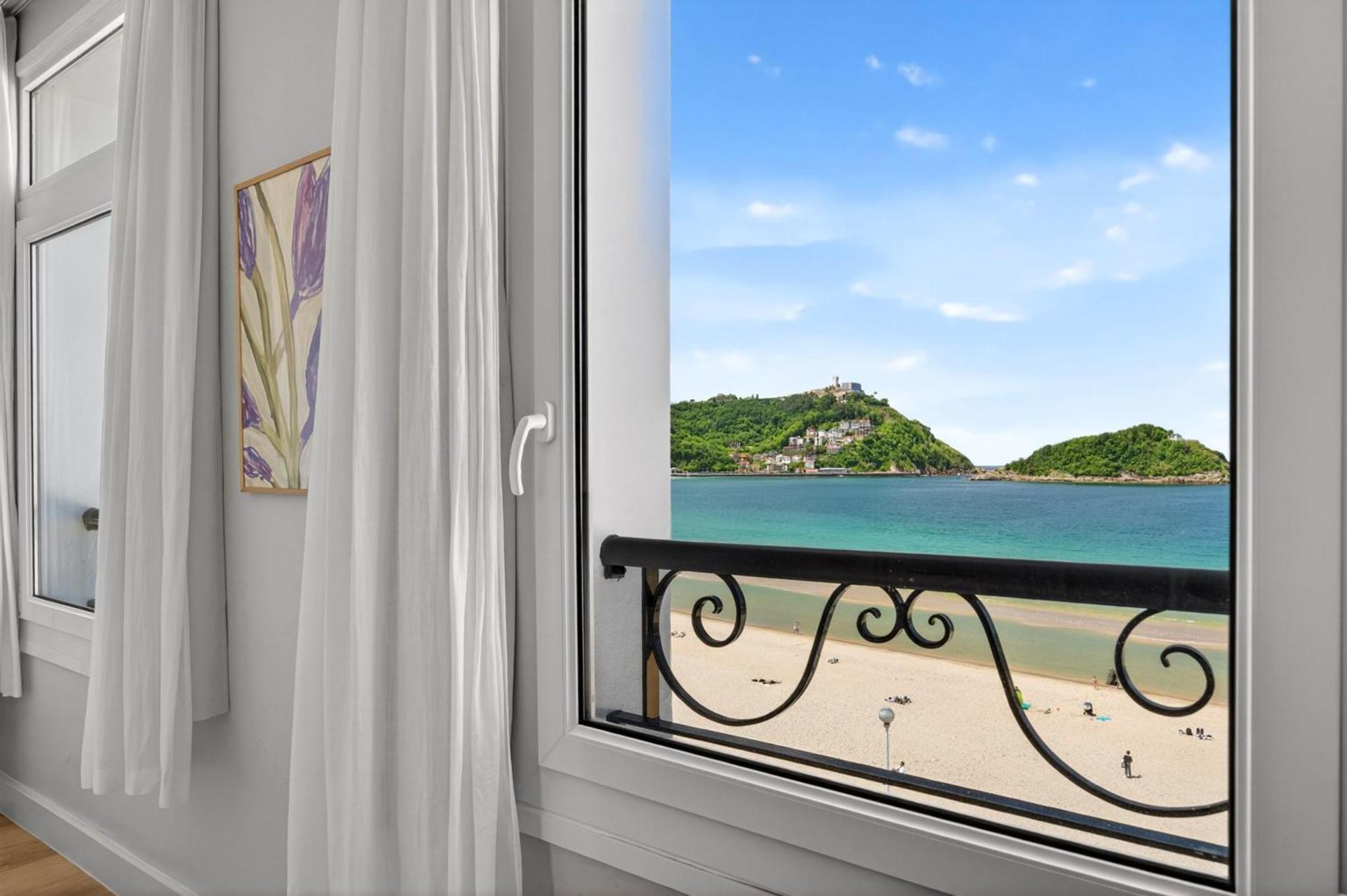 Double or Twin Room Sea View