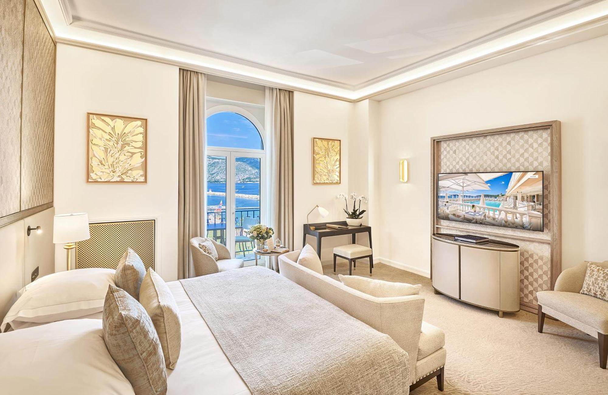Classic Room Harbour Hillside View