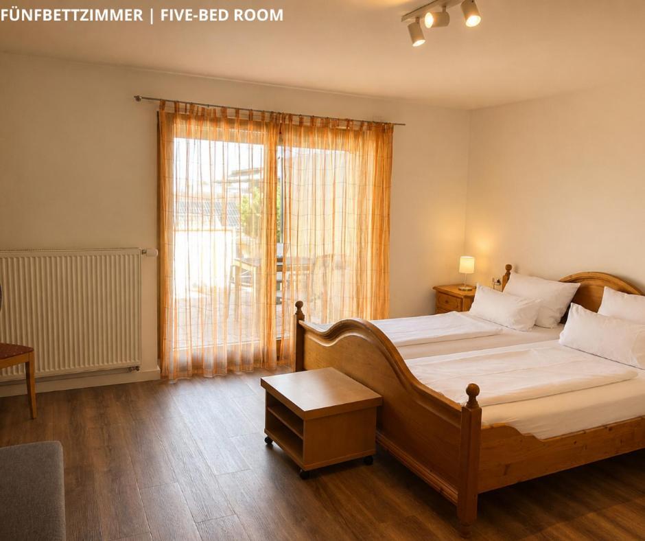 Quintuple Room