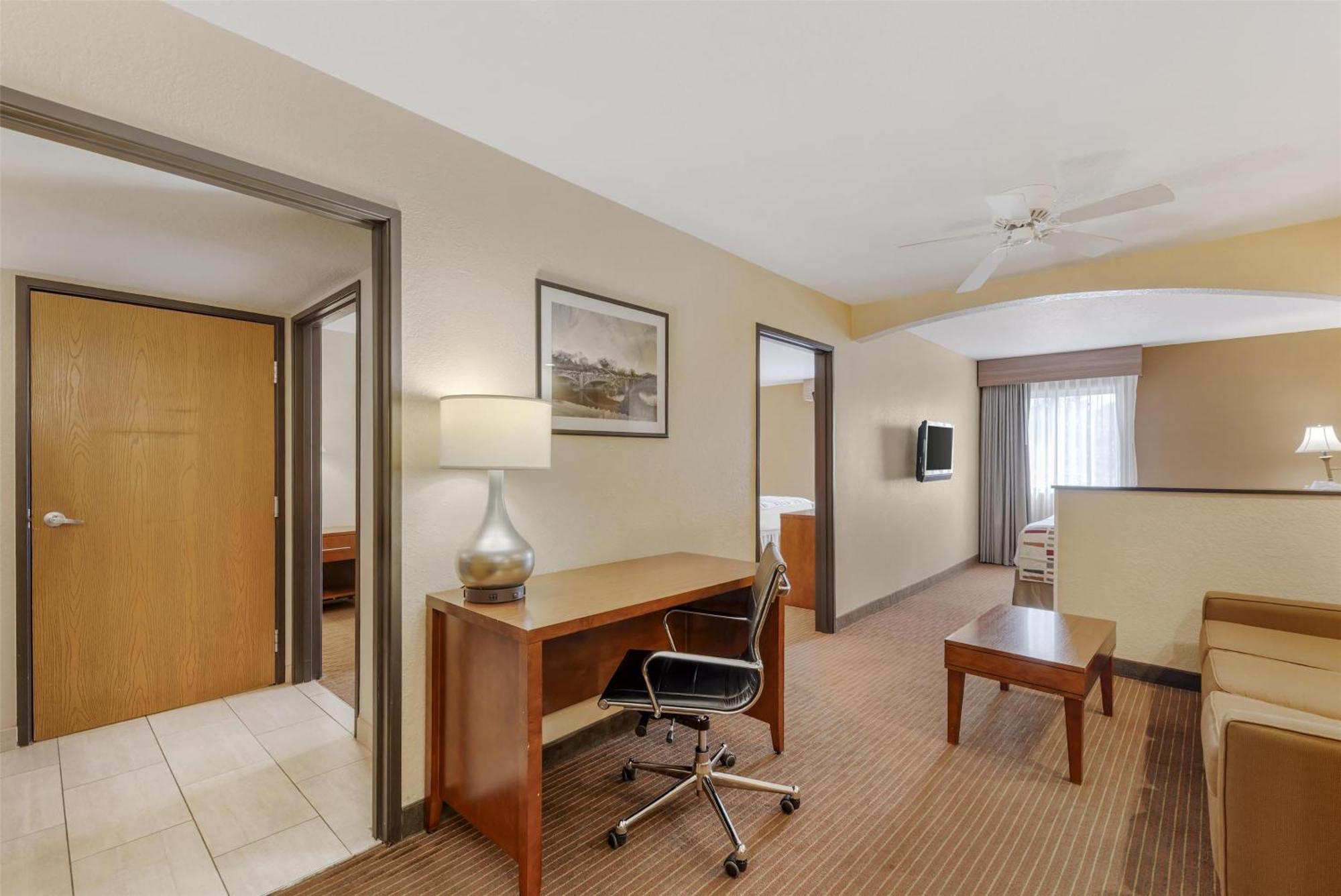 One-Bedroom Suite with Three Queen Beds and Sofa Bed - Non-Smoking