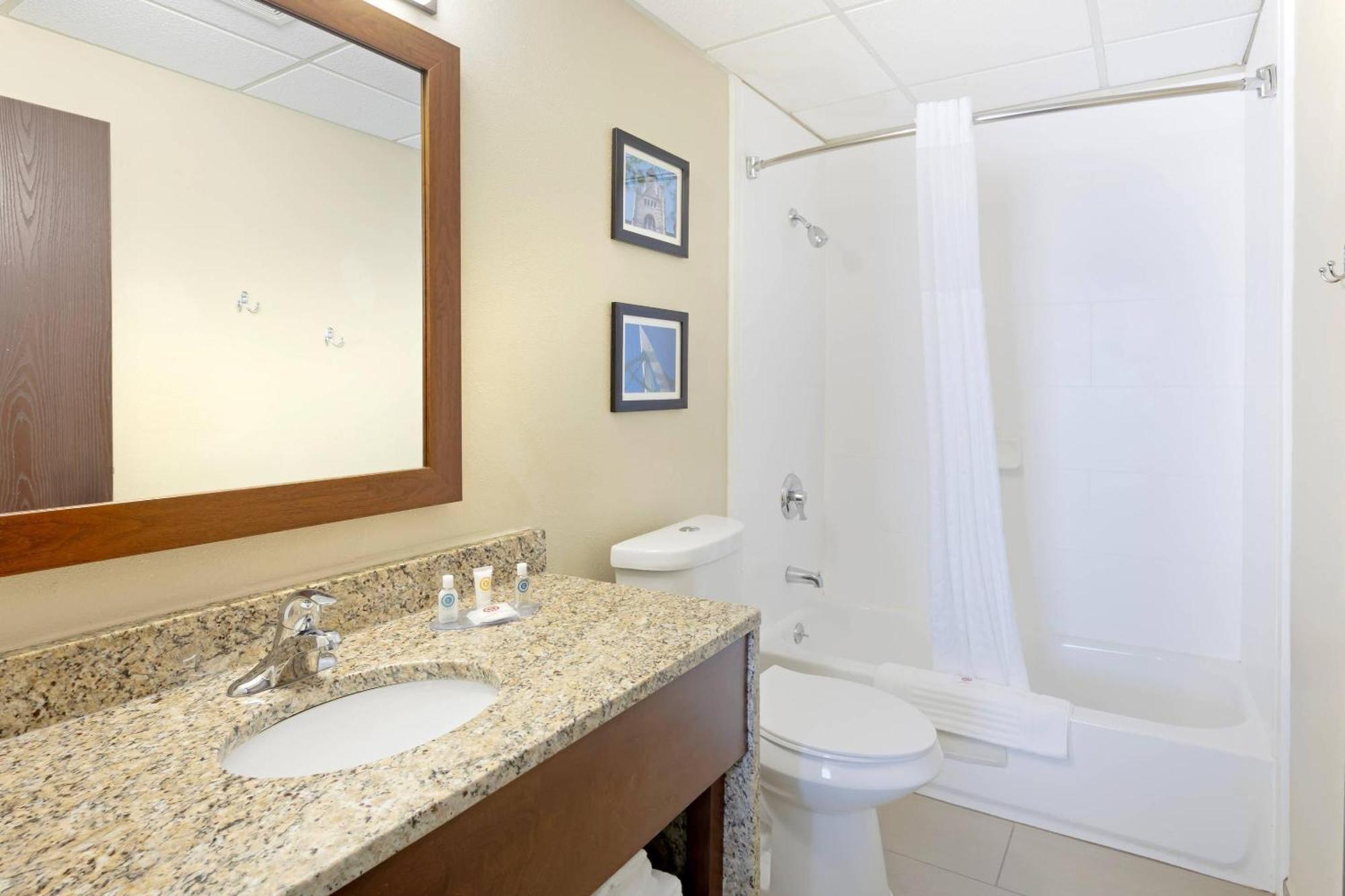 Queen Suite with Two Queen Beds - Non-Smoking