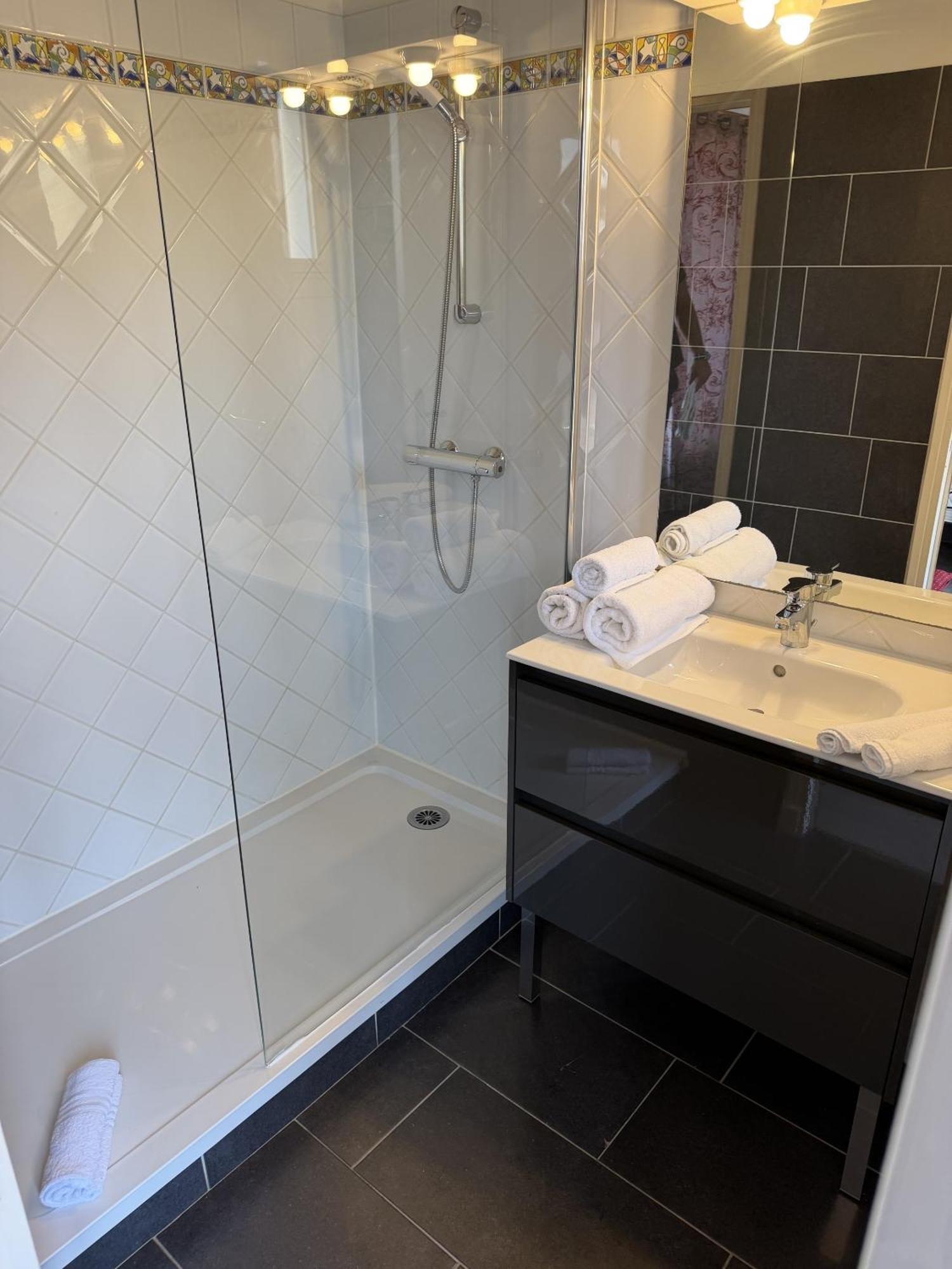 Chambre Double avec Douche