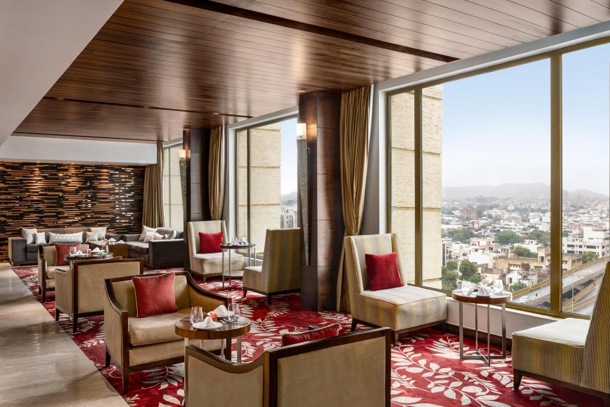 Executive King Room Lounge Access