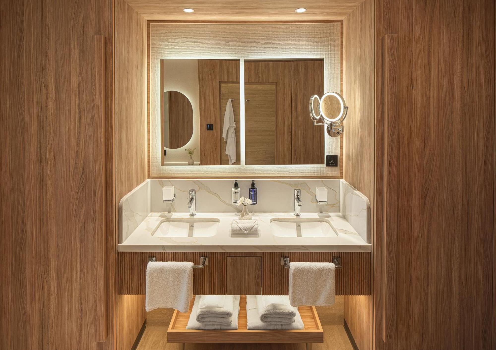 Deluxe Room Inland View