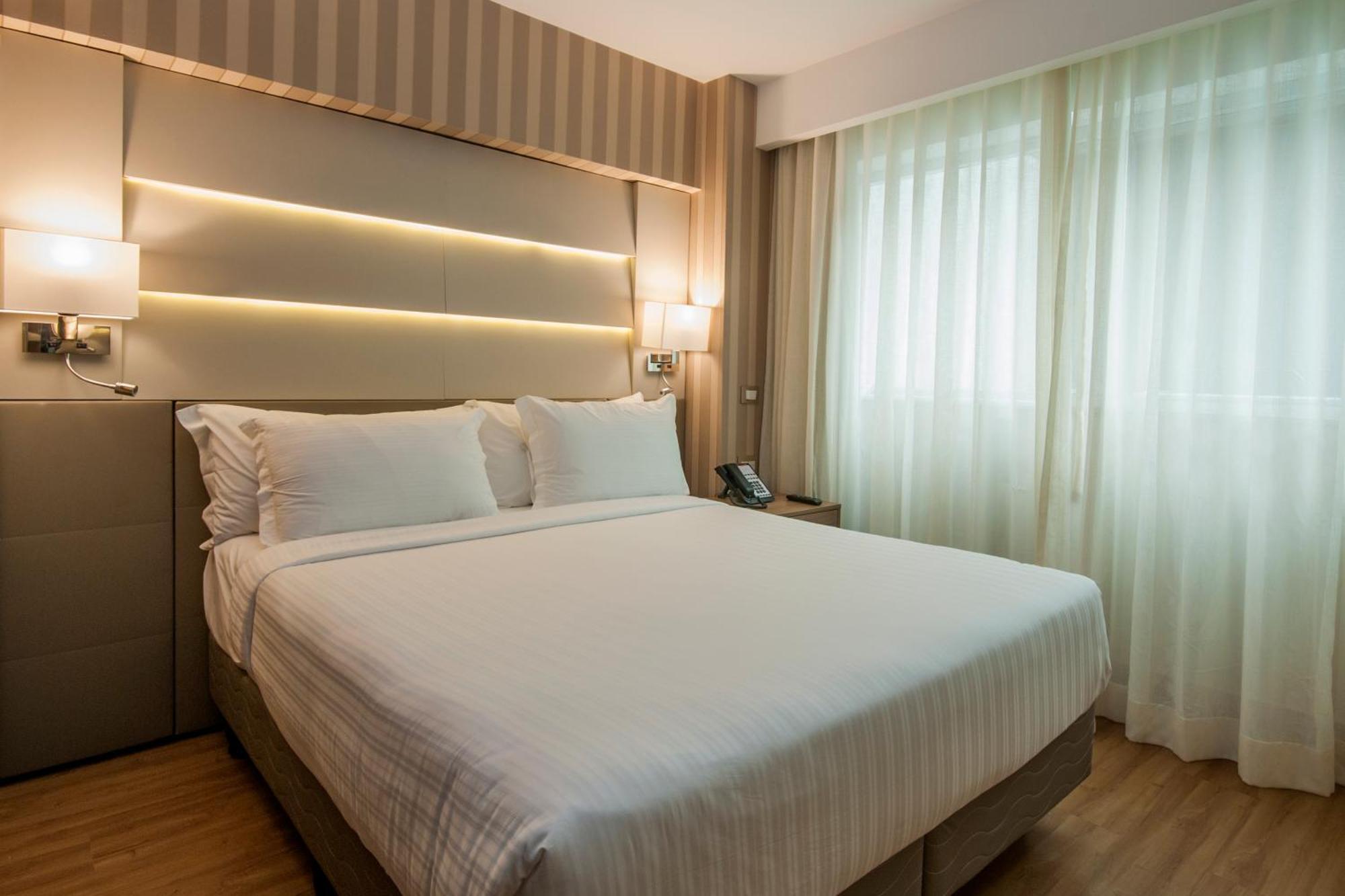 Chambre Double - Accessible aux Personnes à Mobilité Réduite