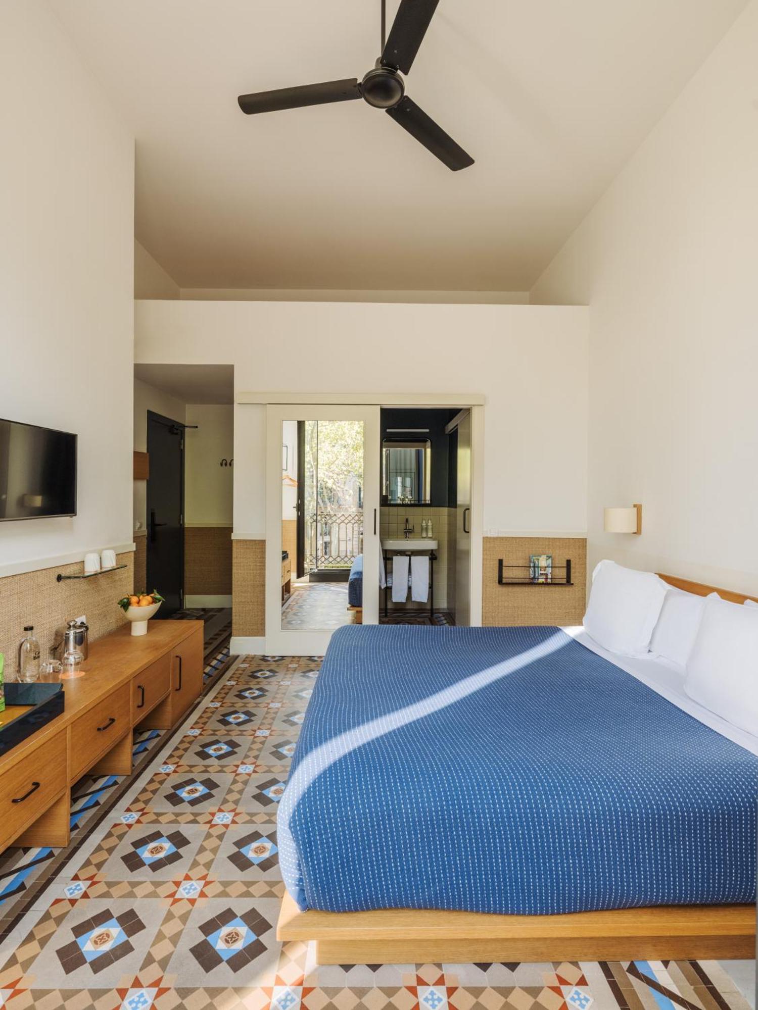 Double Room Street View