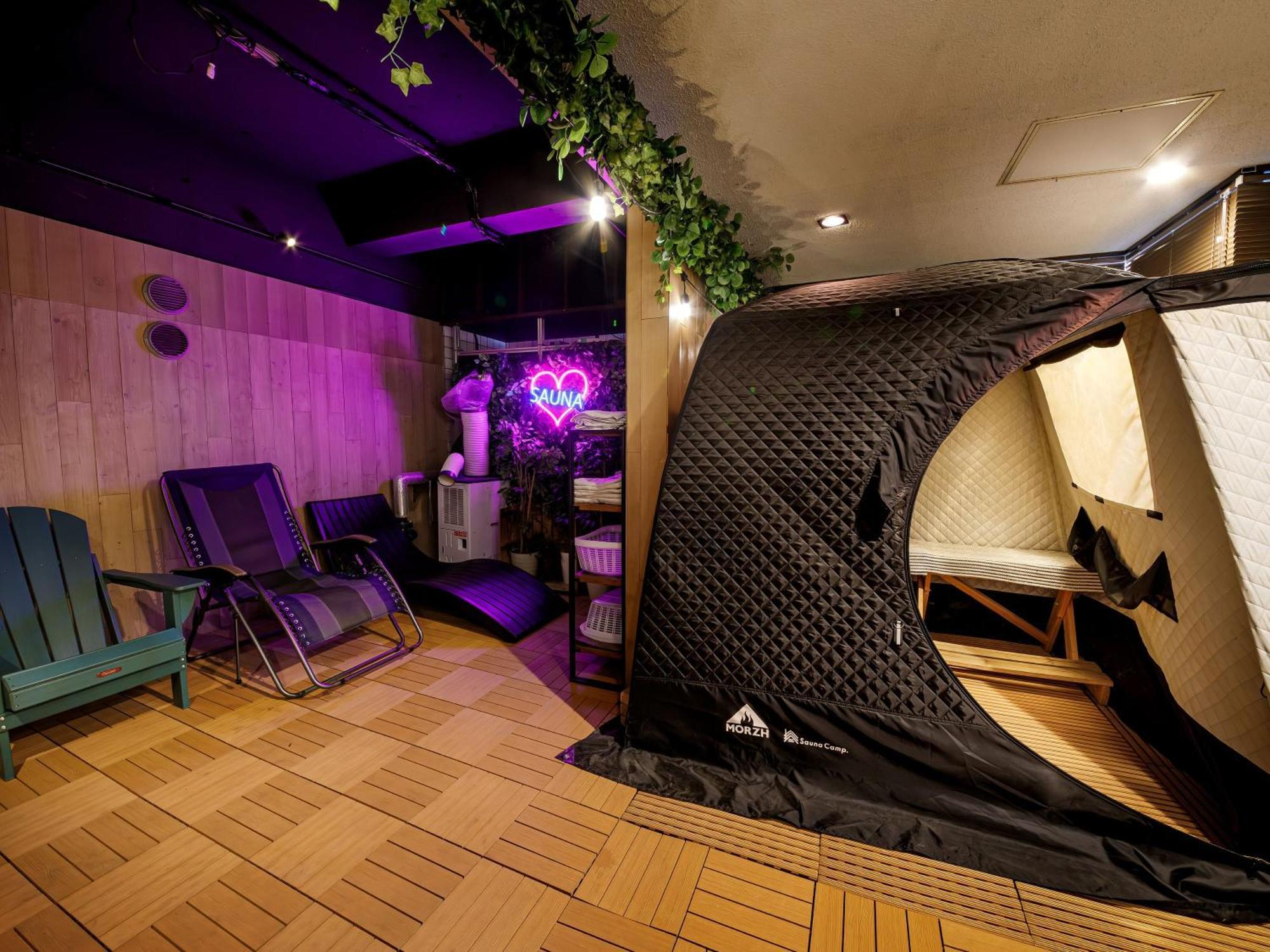 Women-Only Capsule Room Non-Refundable