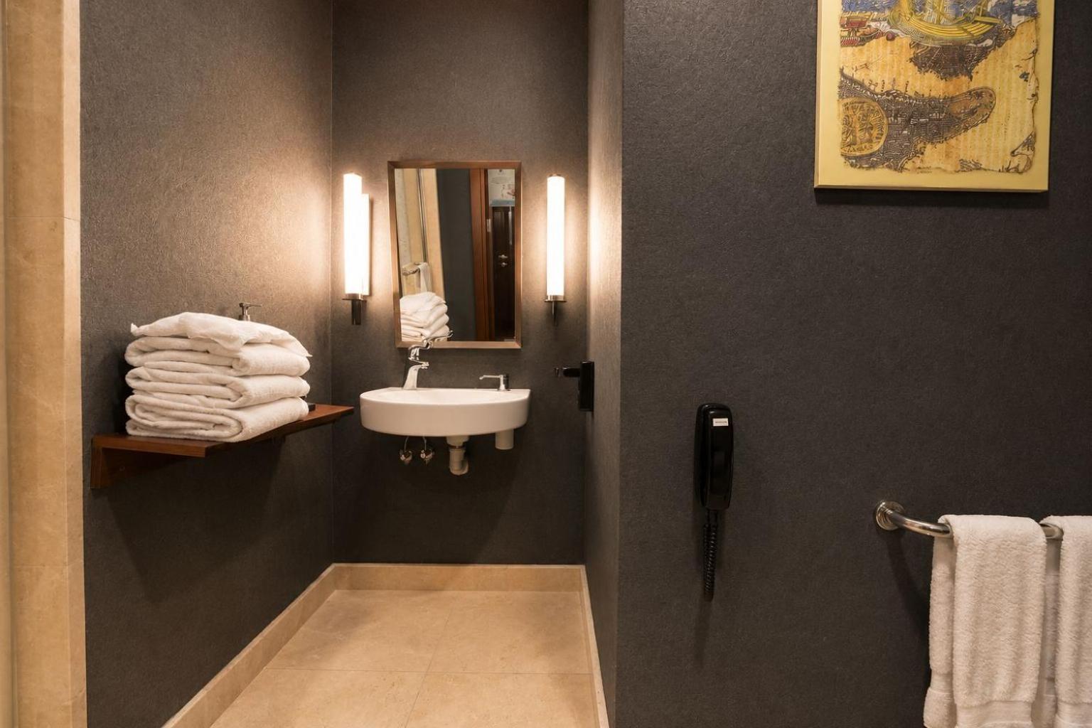 Twin Room Mobility Access
