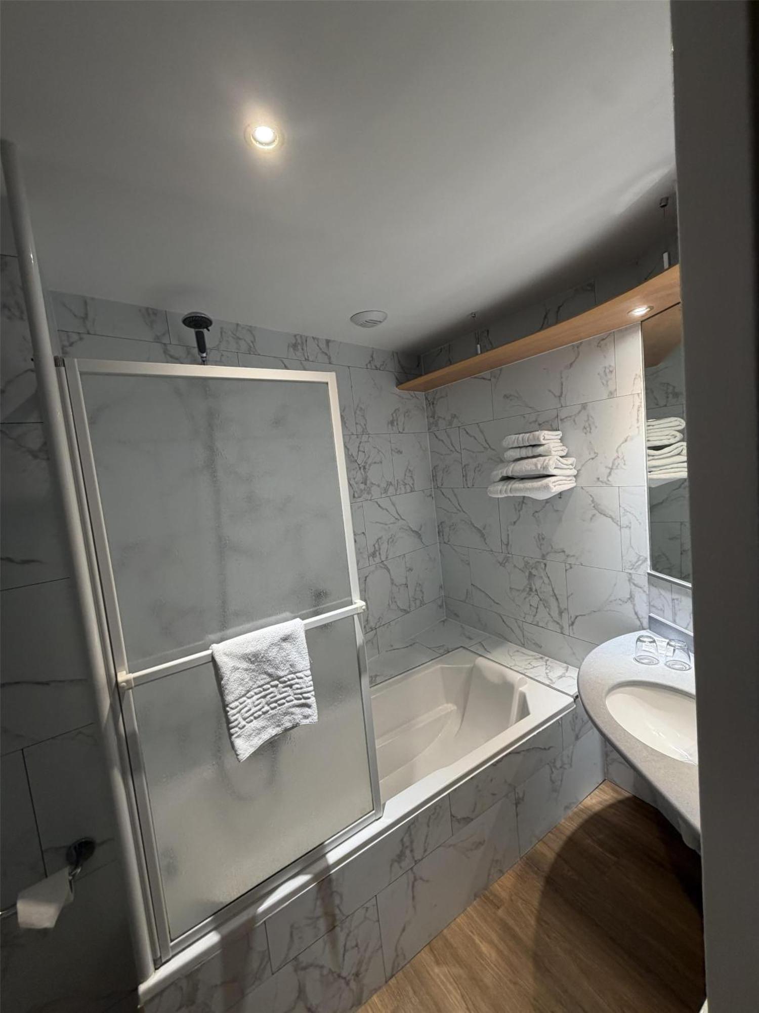 Superior Queen Room Queen Bed River View