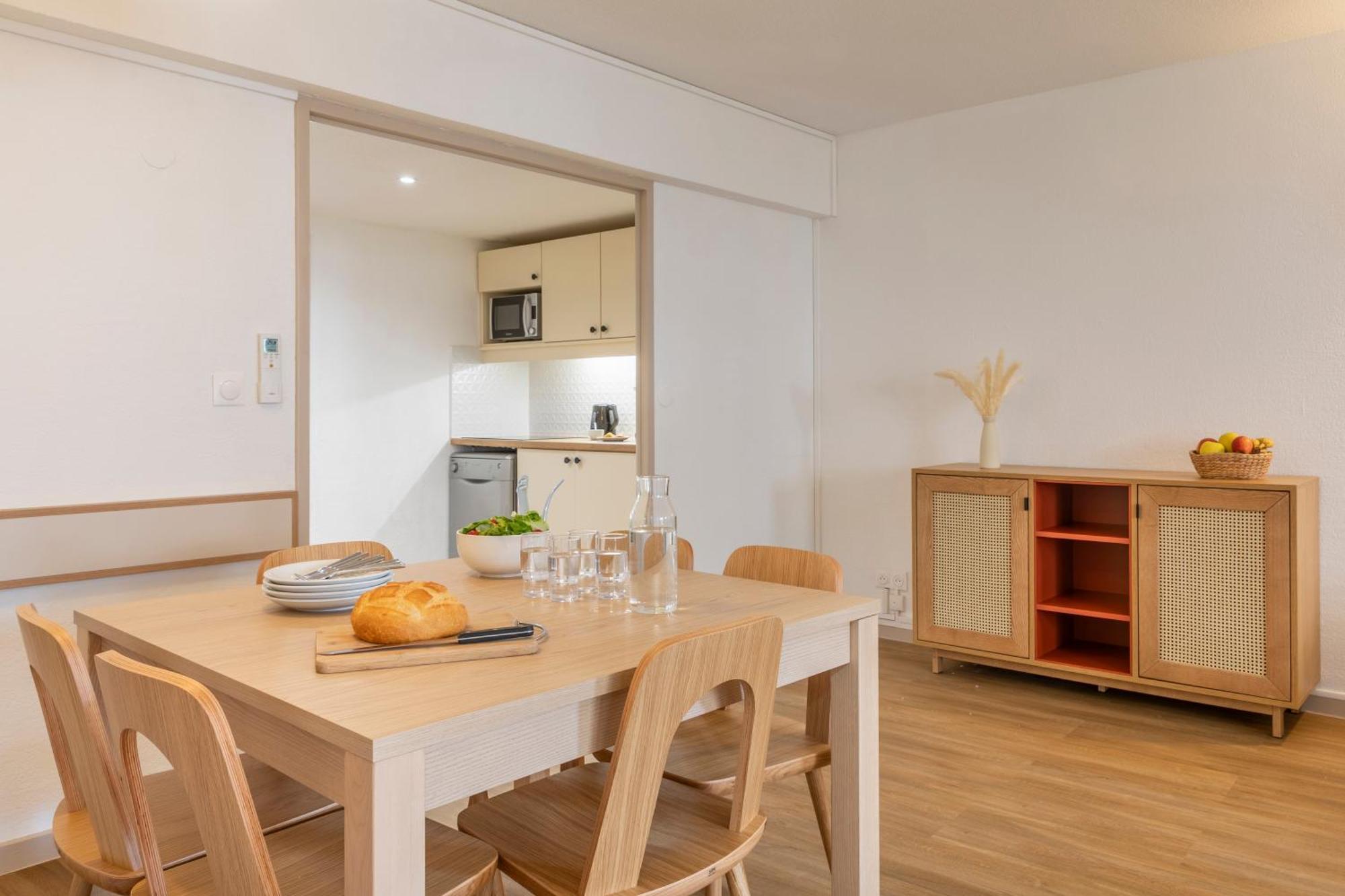 Superior One-Bedroom Apartment Sleepling Alcove Air Conditioning Balcony