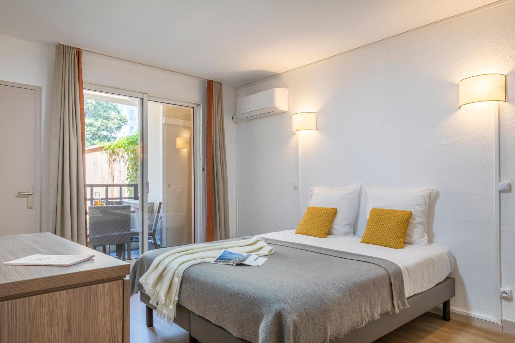 Superior One-Bedroom Apartment Sleepling Alcove Air Conditioning Balcony