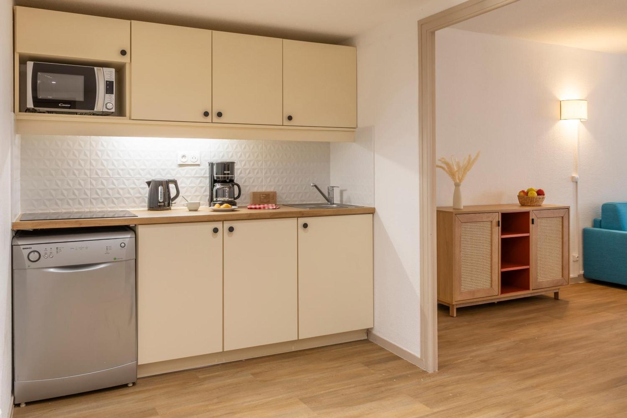 Superior One-Bedroom Apartment Sleepling Alcove Air Conditioning Balcony