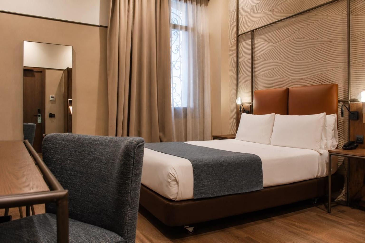 Double Exterior Room