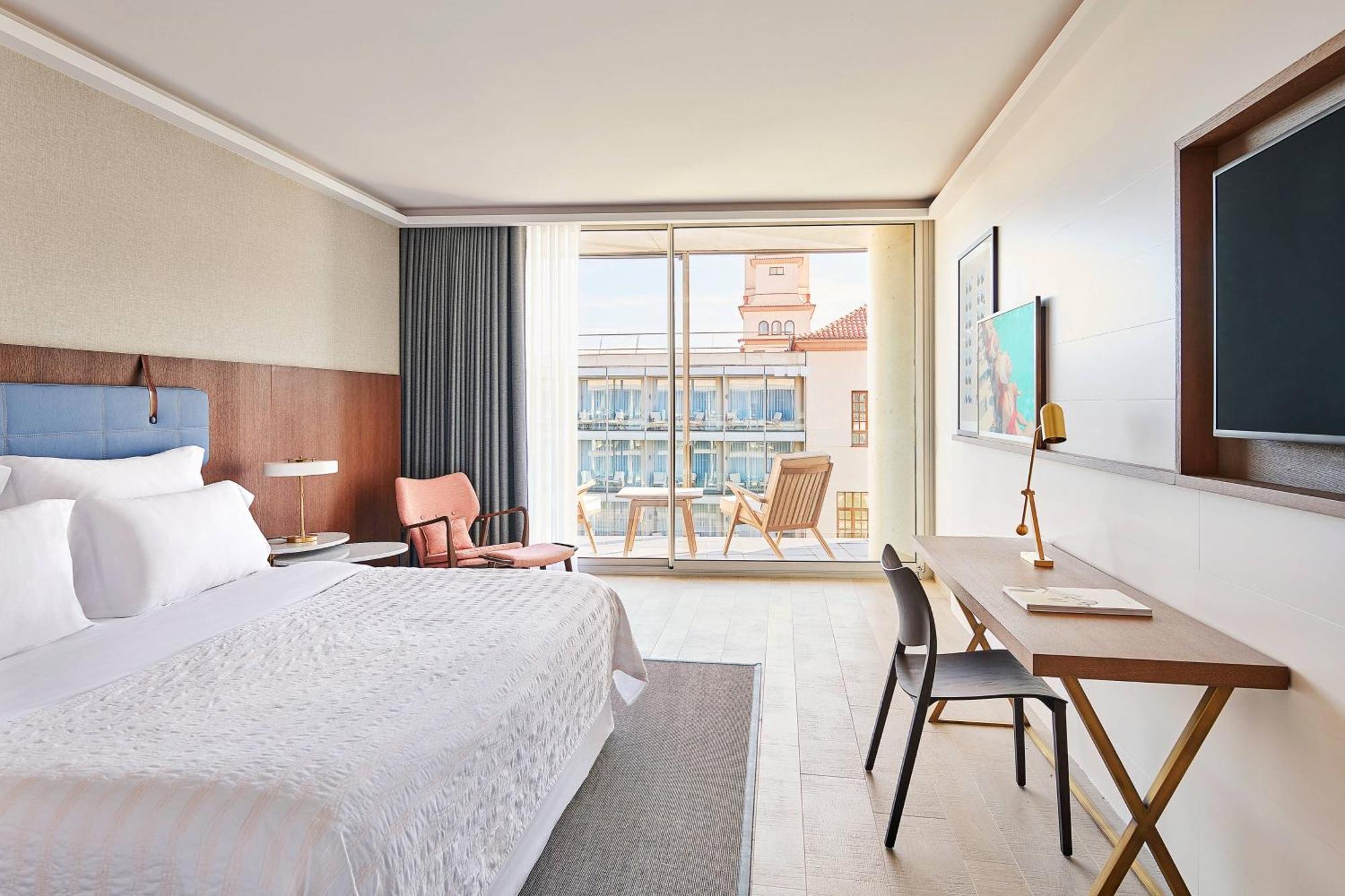 Superior Contemporary King Room Partial Sea View,1774433554:JPEG