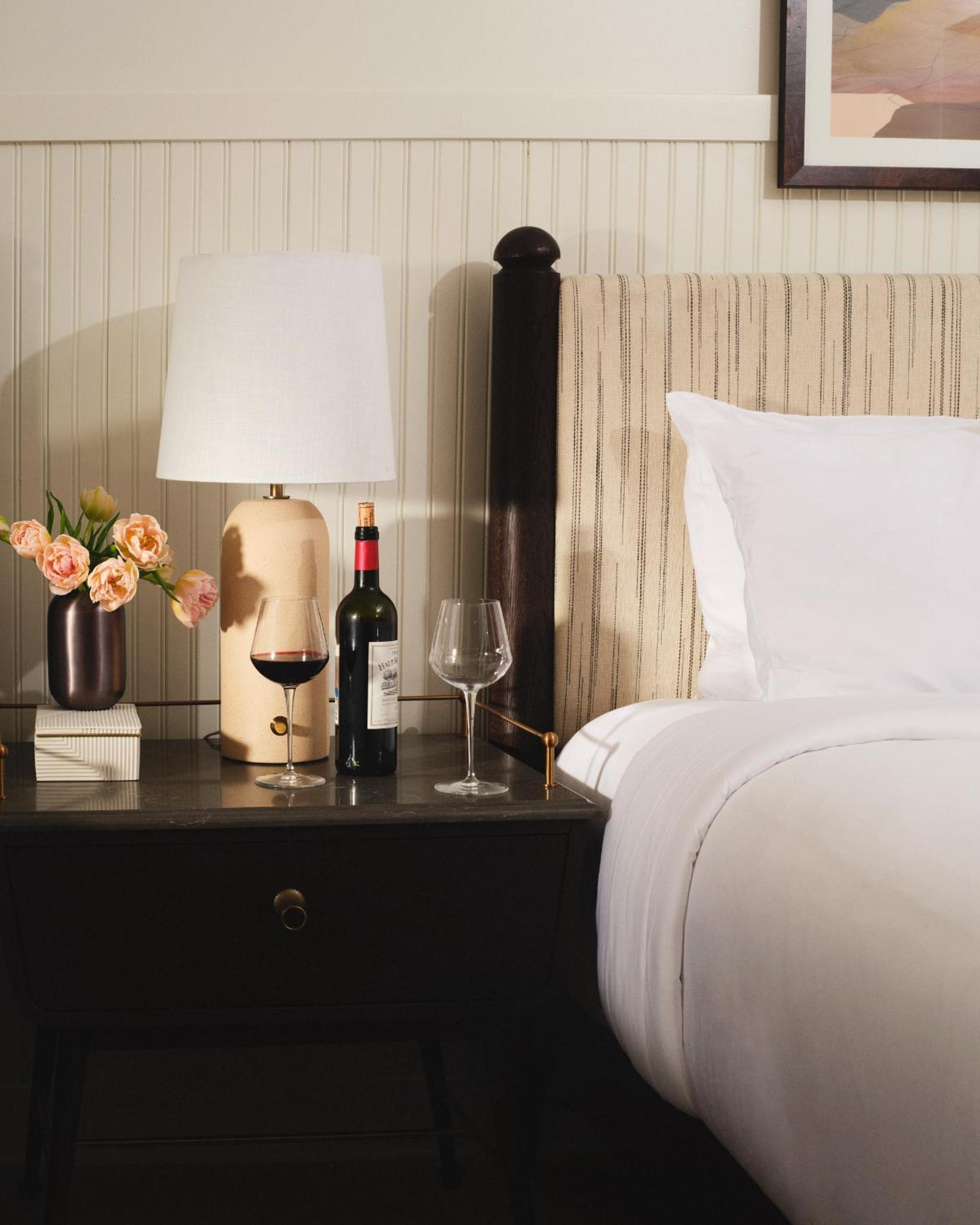 European Manor Queen Guestroom