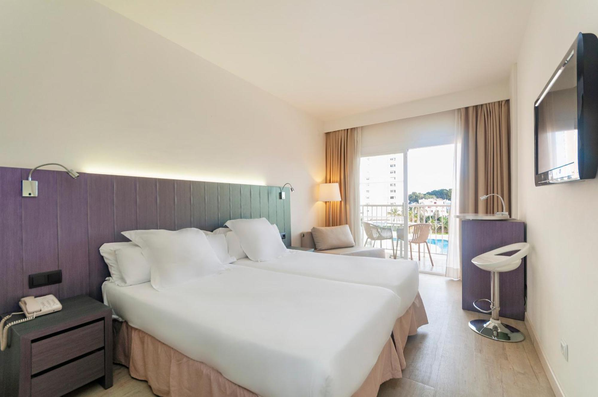 Connecting Room Pool View