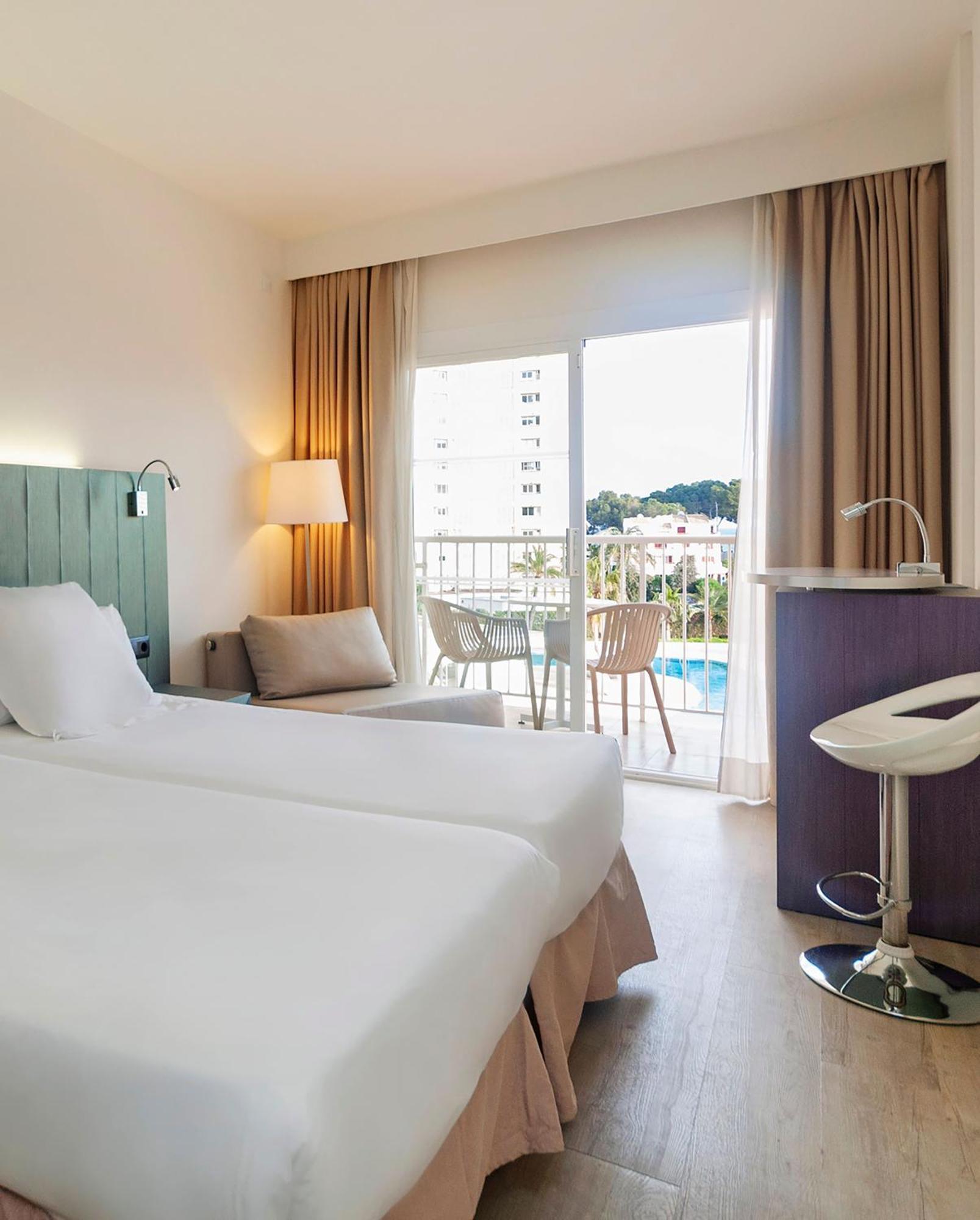 Connecting Room Pool View