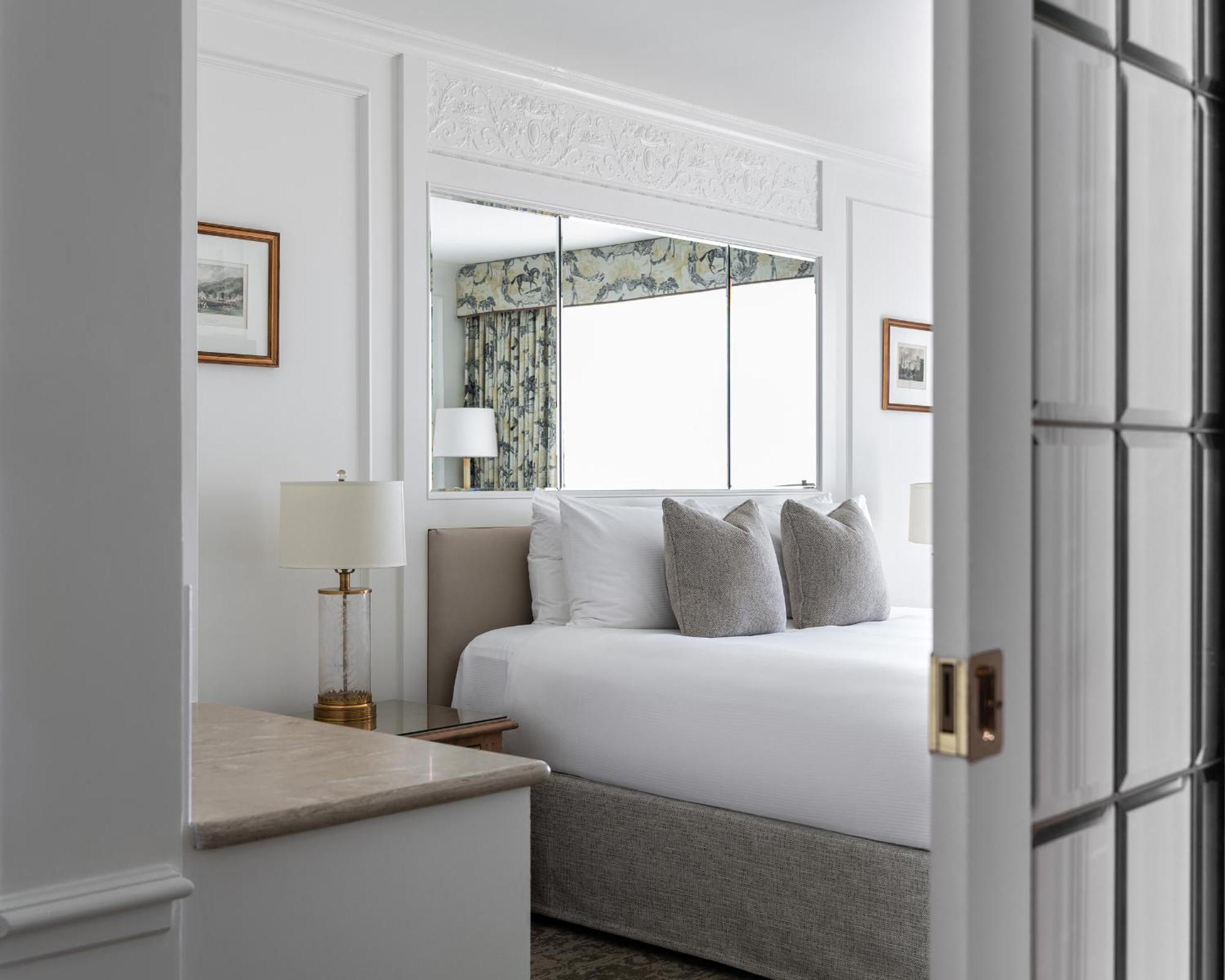 One-Bedroom King Suite