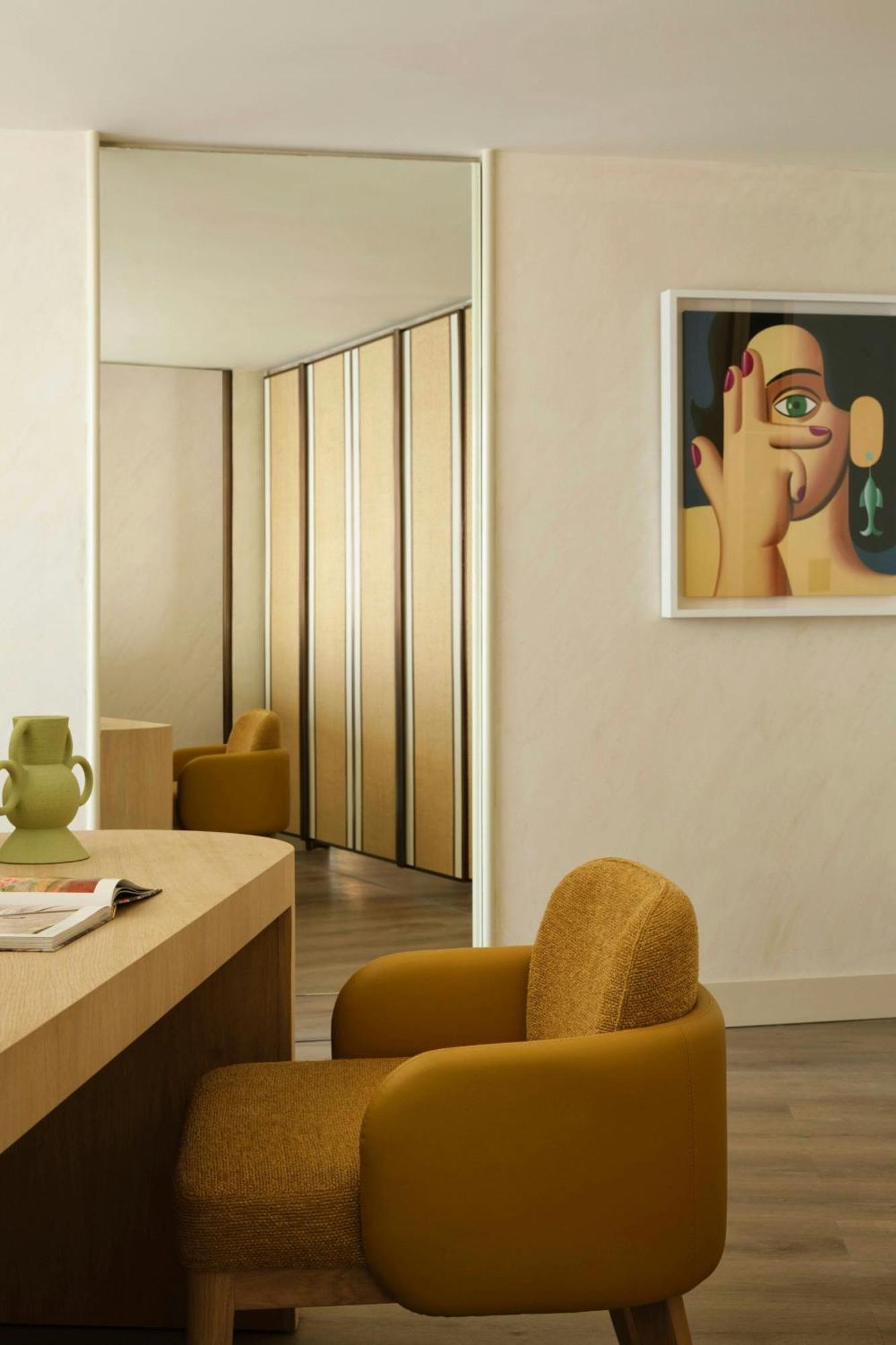 One-Bedroom Corner King Suite Seafront View