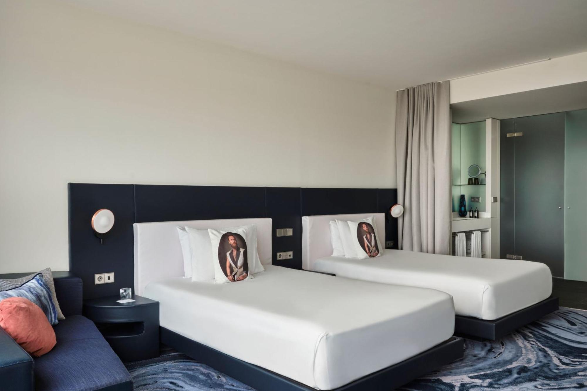 Pemier Twin Guest Room Two Single Beds Marina View