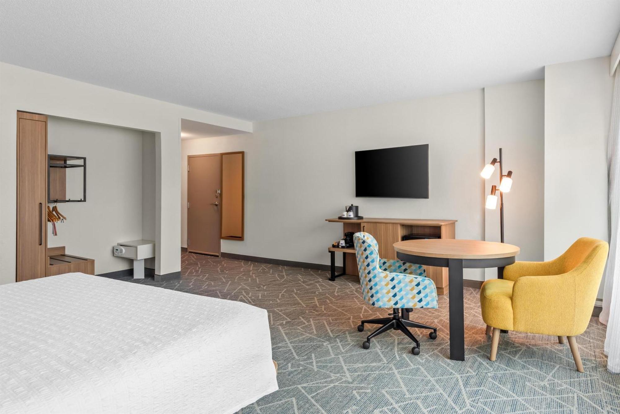 King Room Roll Shower Mobility Hearing Access or Non-Smoking