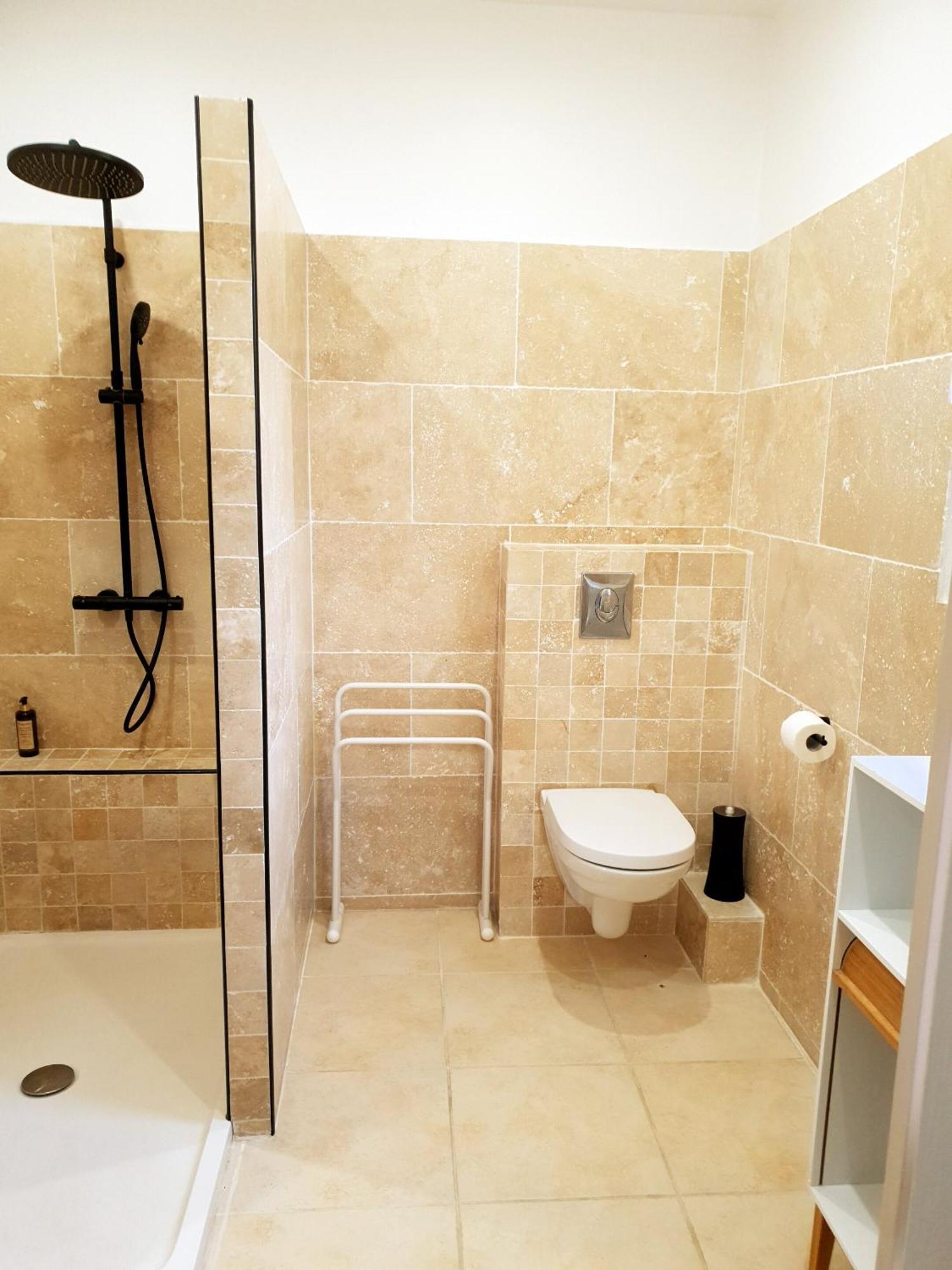 Chambre Double ou Lits Jumeaux avec Salle de Bains Privative