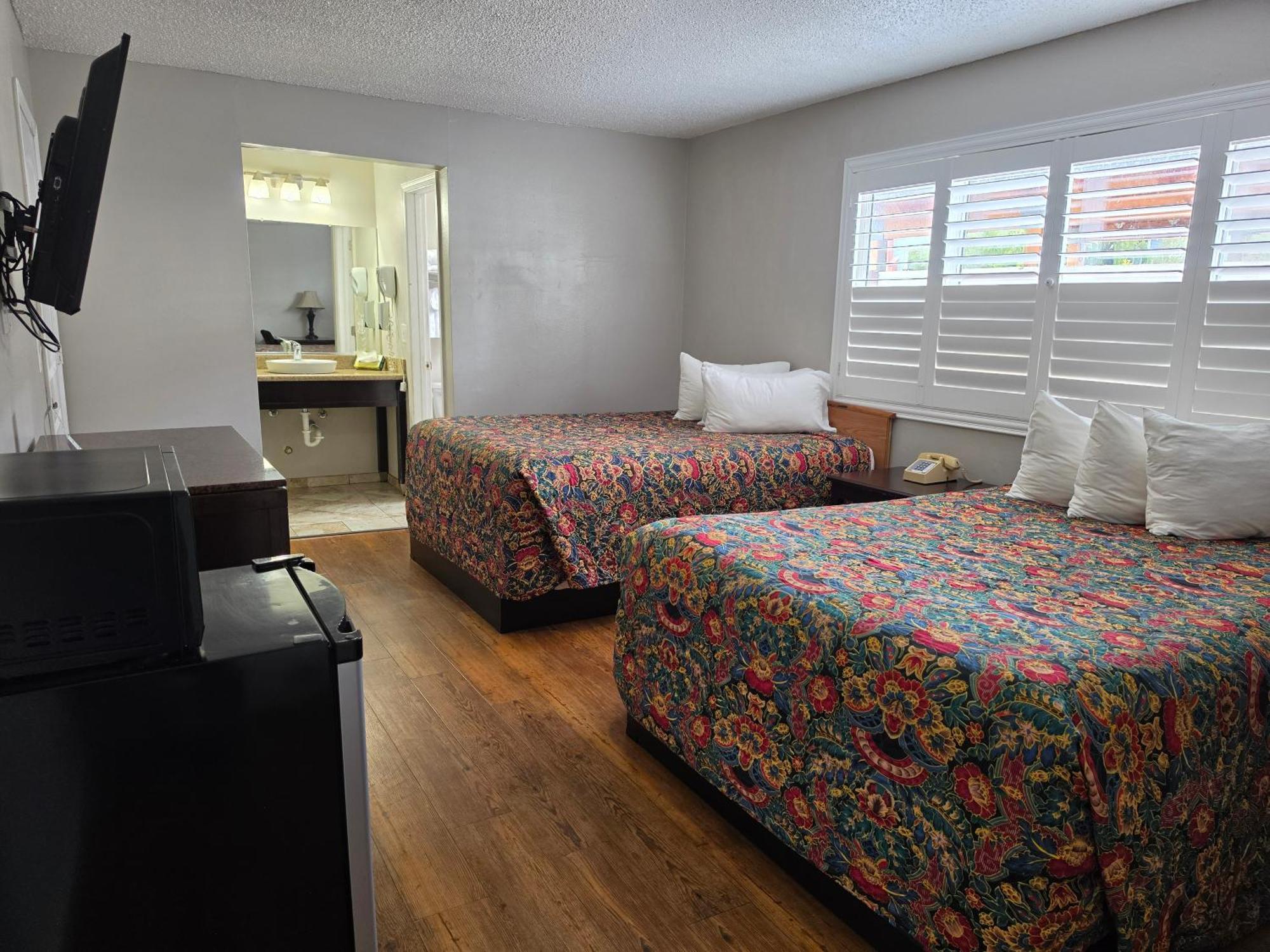 Standard Queen Room Two Queen Beds