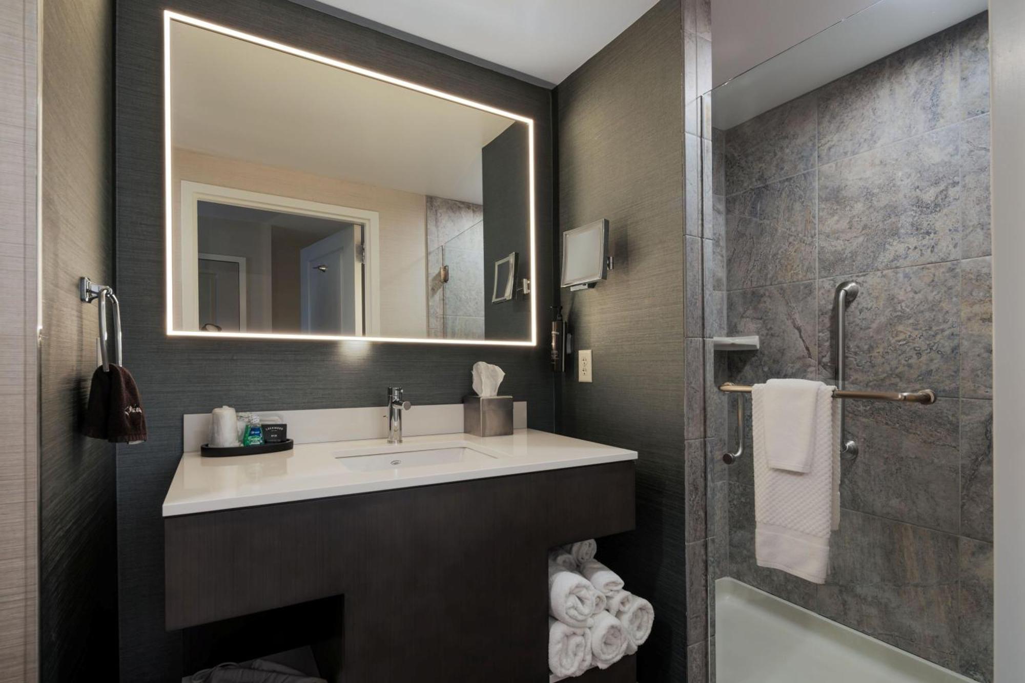 Queen Room - Mobility and Hearing Access