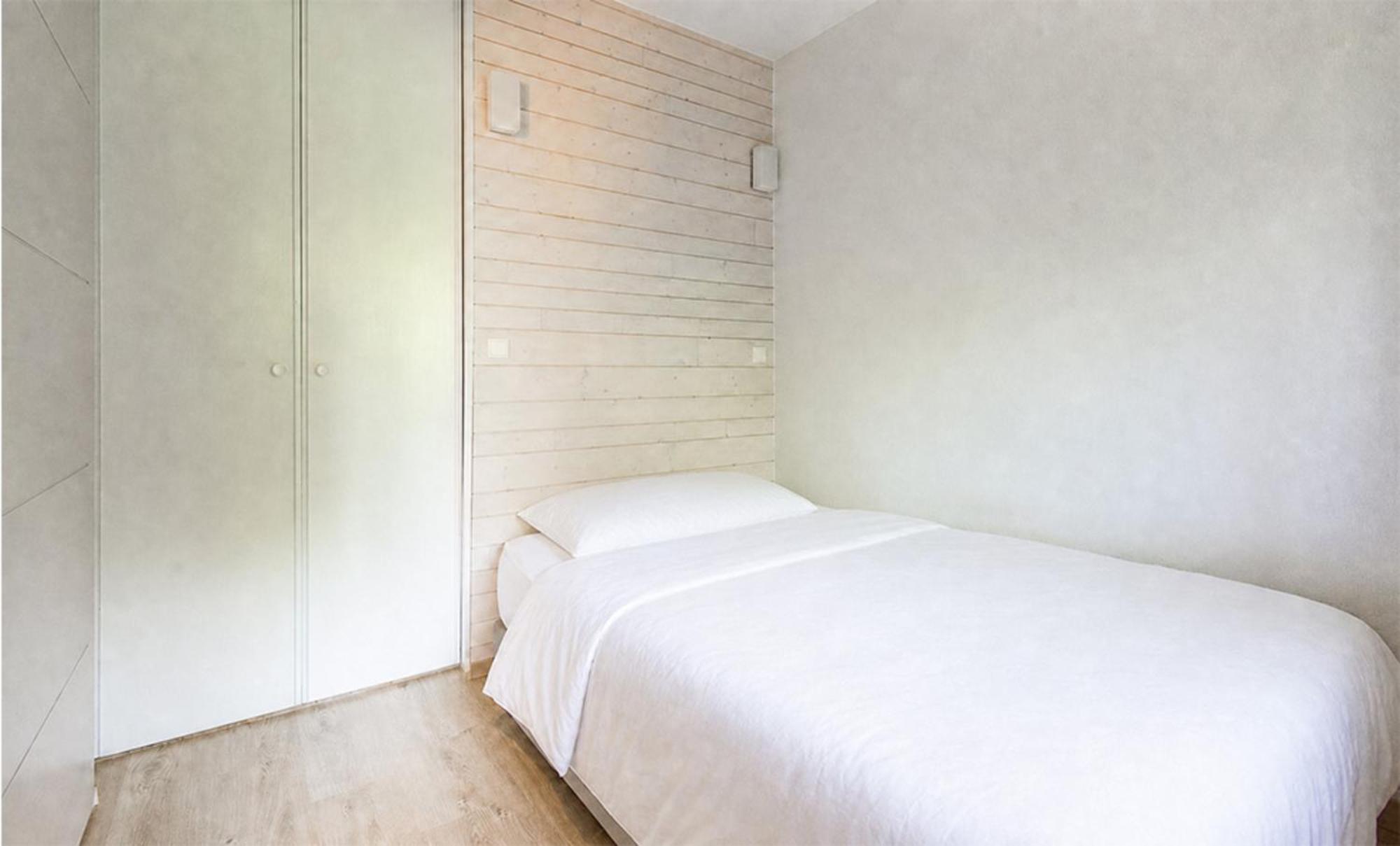 One-Bedroom Apartment Cabin