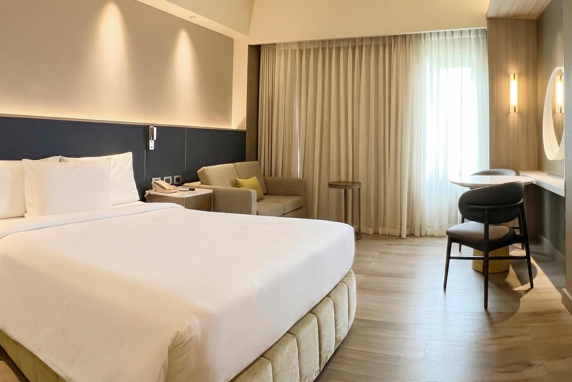 Deluxe Queen Room