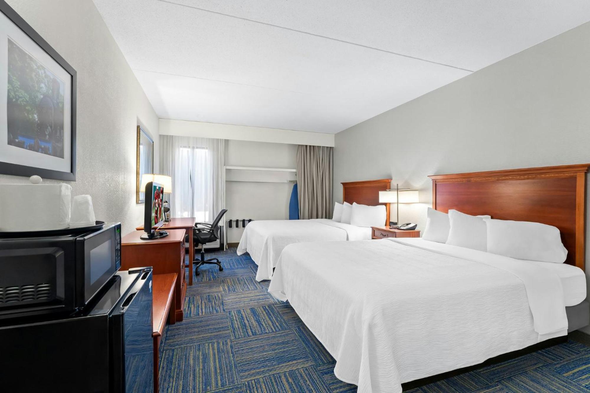 Deluxe Room Two Queen Beds Smoke