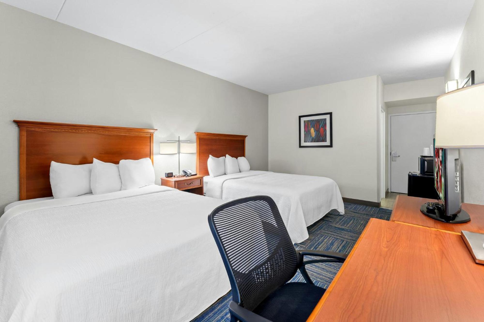 Deluxe Room Two Queen Beds Smoke