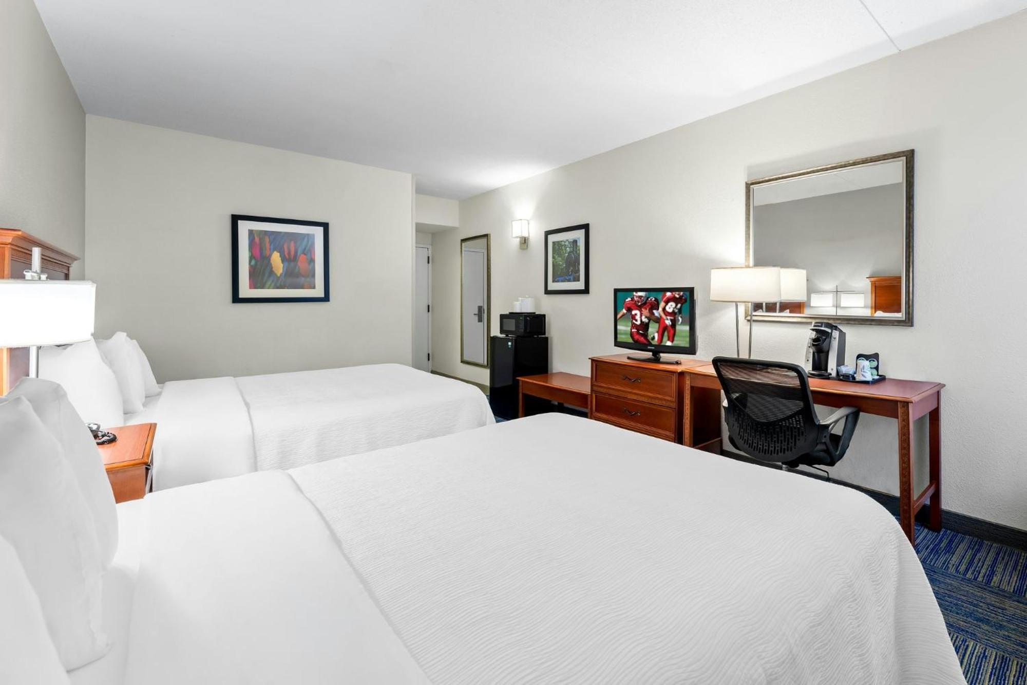 Deluxe Room Two Queen Beds Smoke