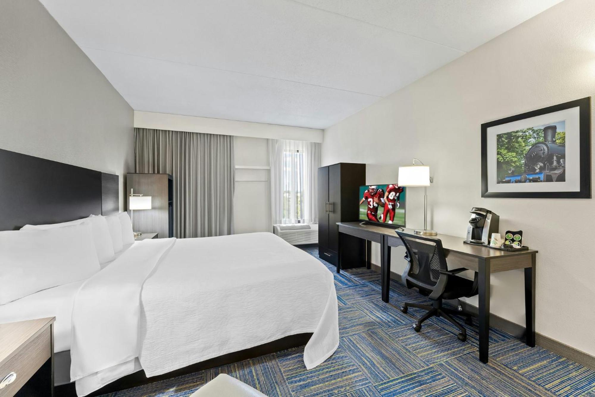 Deluxe King Room Smoke