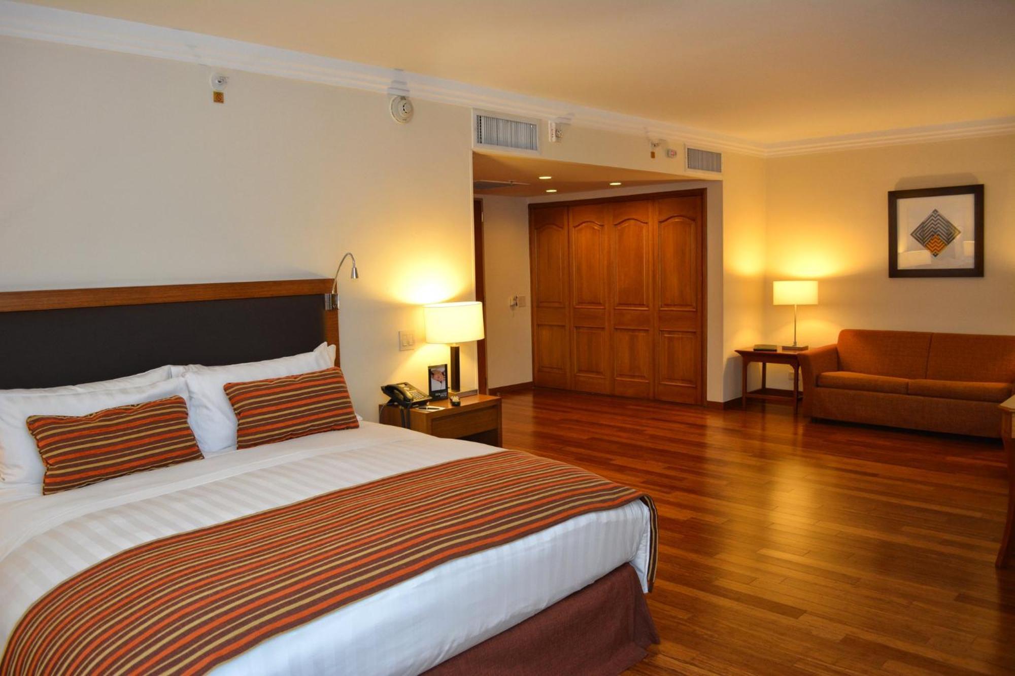 Classic King Room Accessible