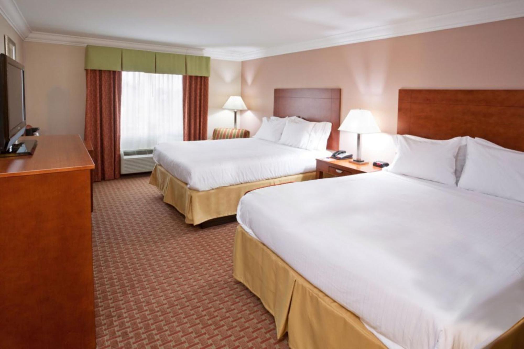 Standard Queen Room Two Queen Beds