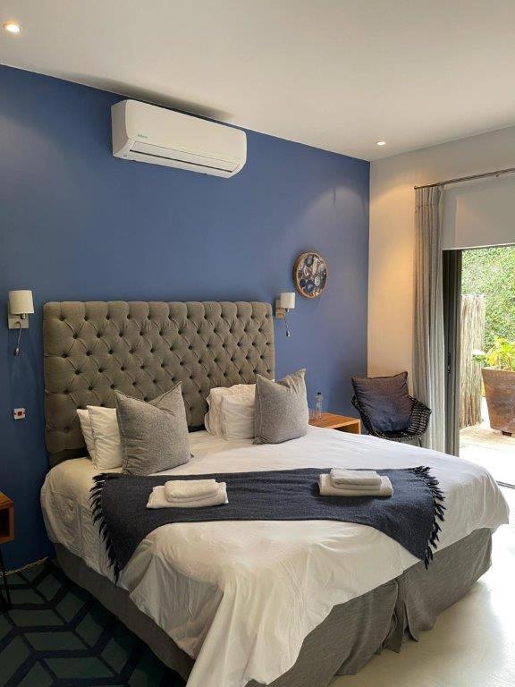 Standard Room Shiraz or Merlot or Parlour