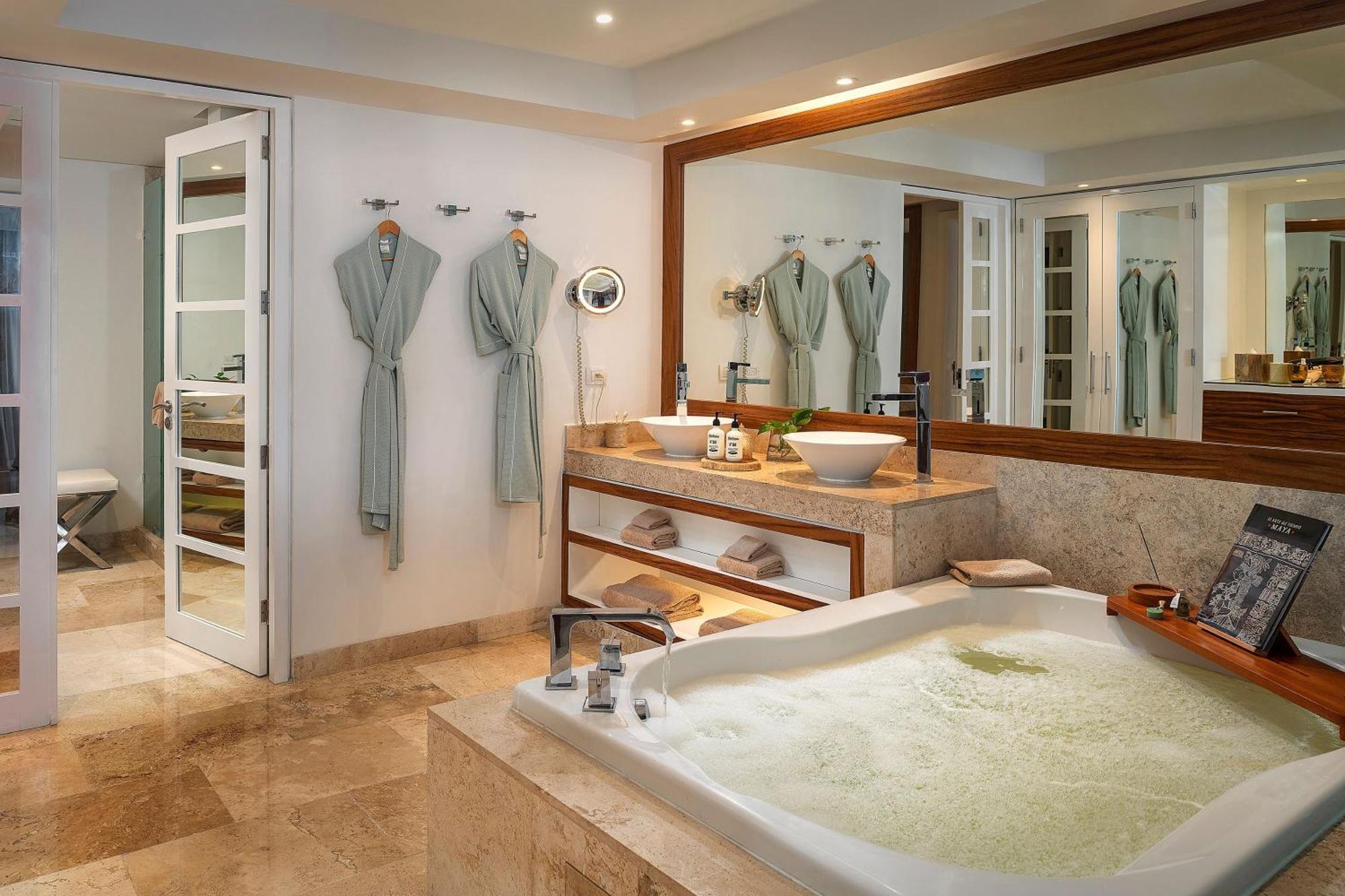 The Reserve Master Suite -Swim Up