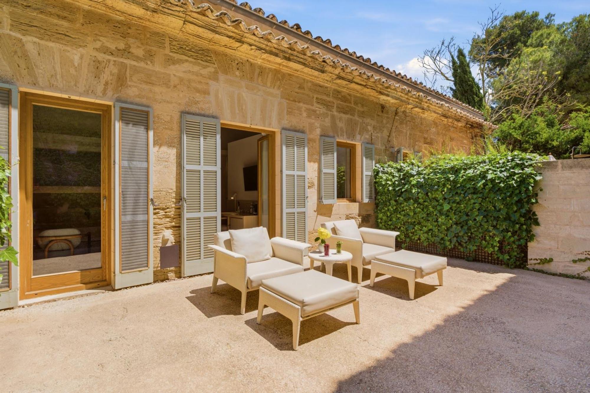 Deluxe Double Room Private Courtyard