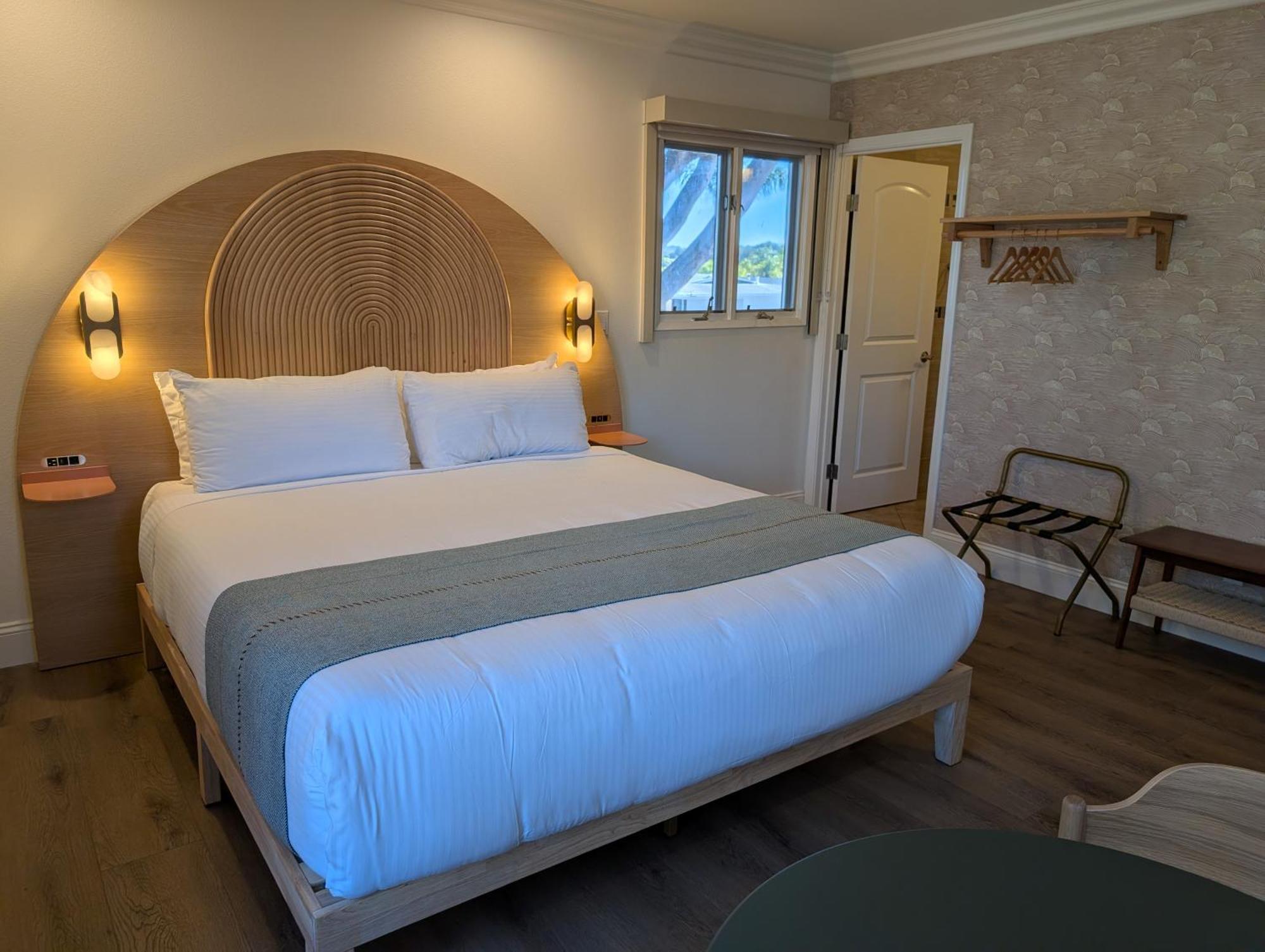 King Suite with Jetted Tub - Renovated