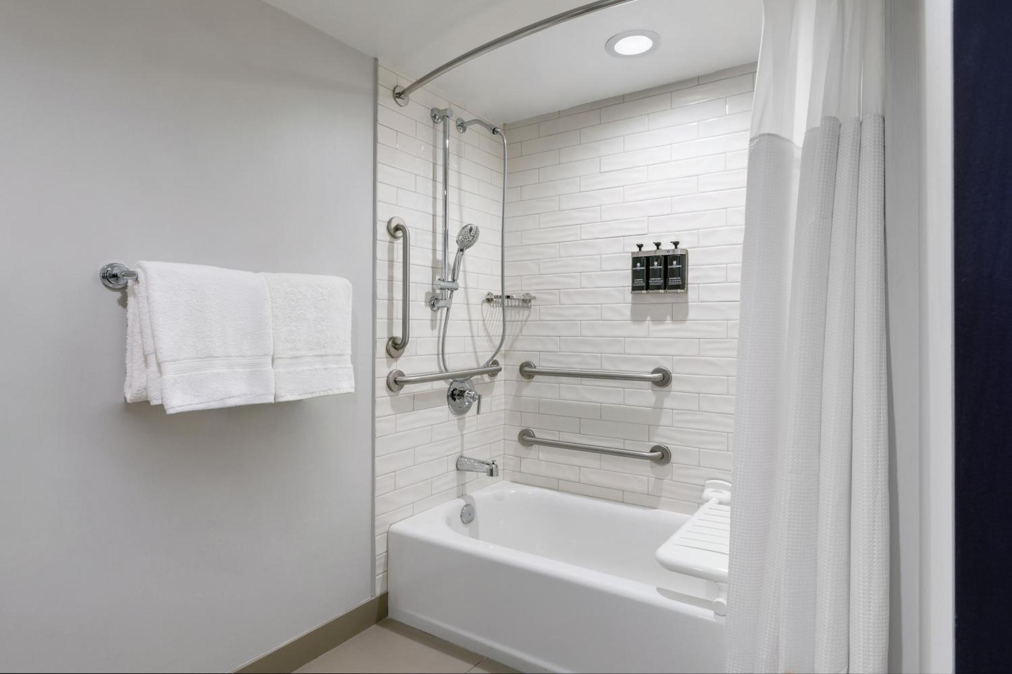 King Room Adapted Tub Mobility Hearing Accessible