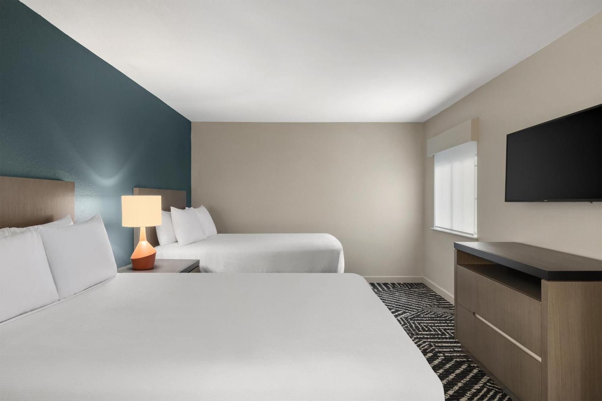 One-Bedroom Suite with Two Double Beds