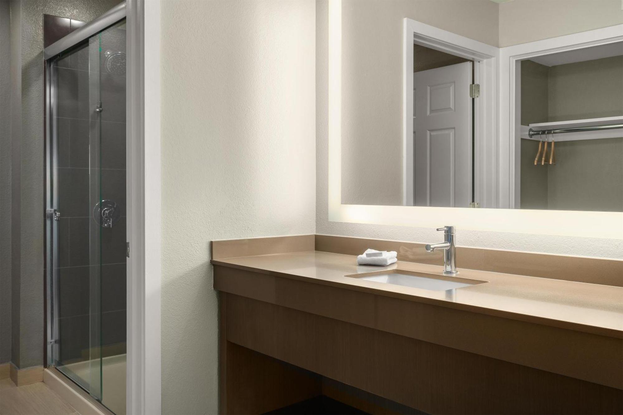 One-Bedroom King Suite