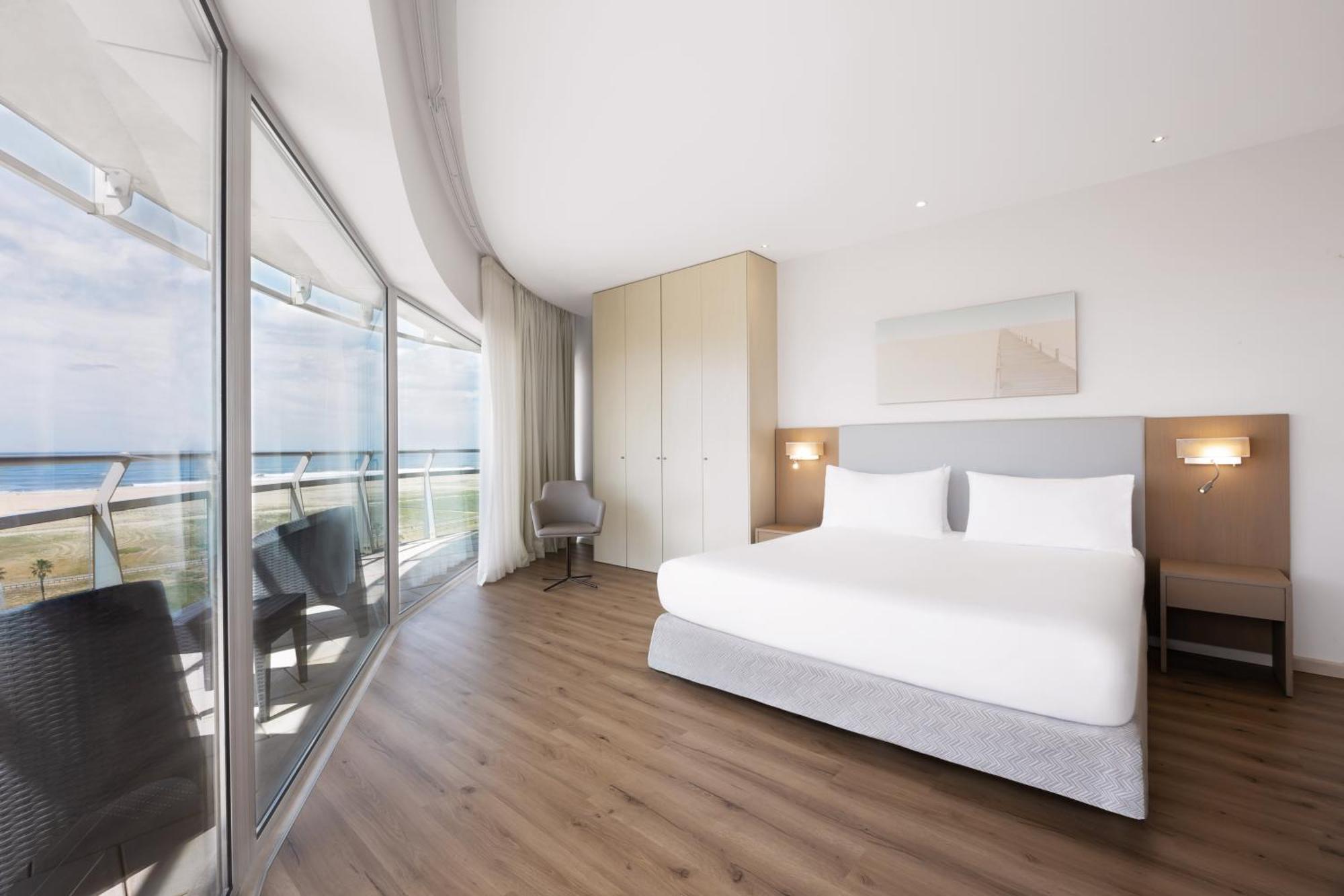 Deluxe Suite Front Sea View