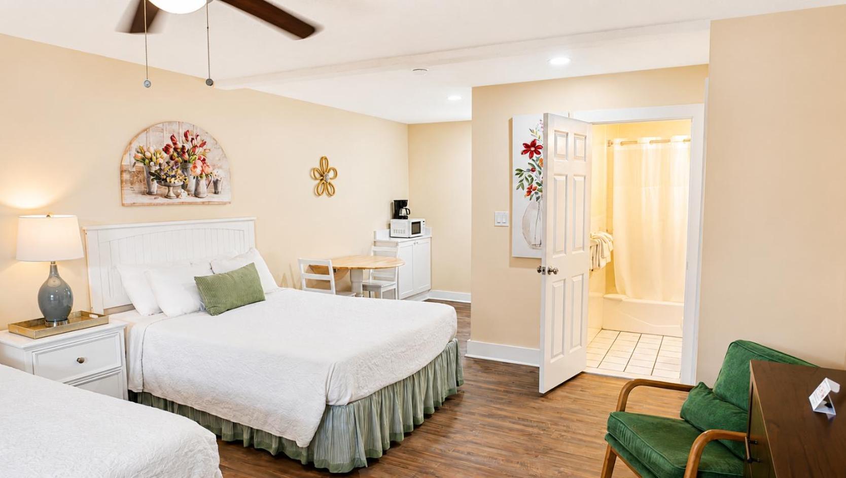 2 Queen Beds Efficiency