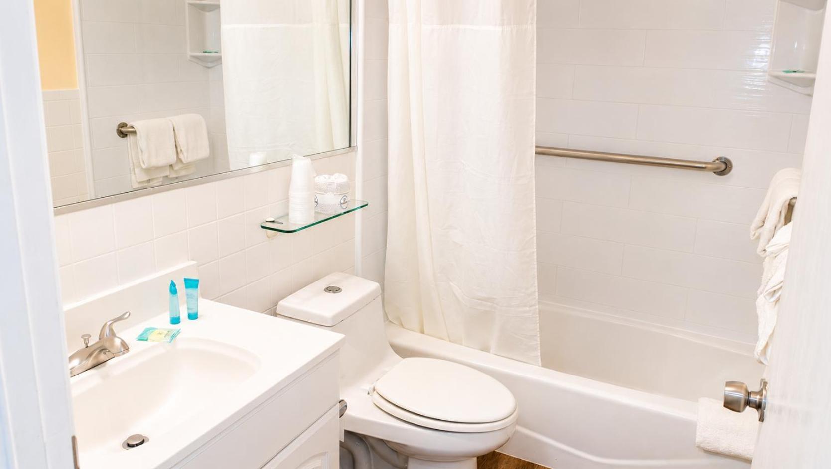 2 Queen Beds Beachview