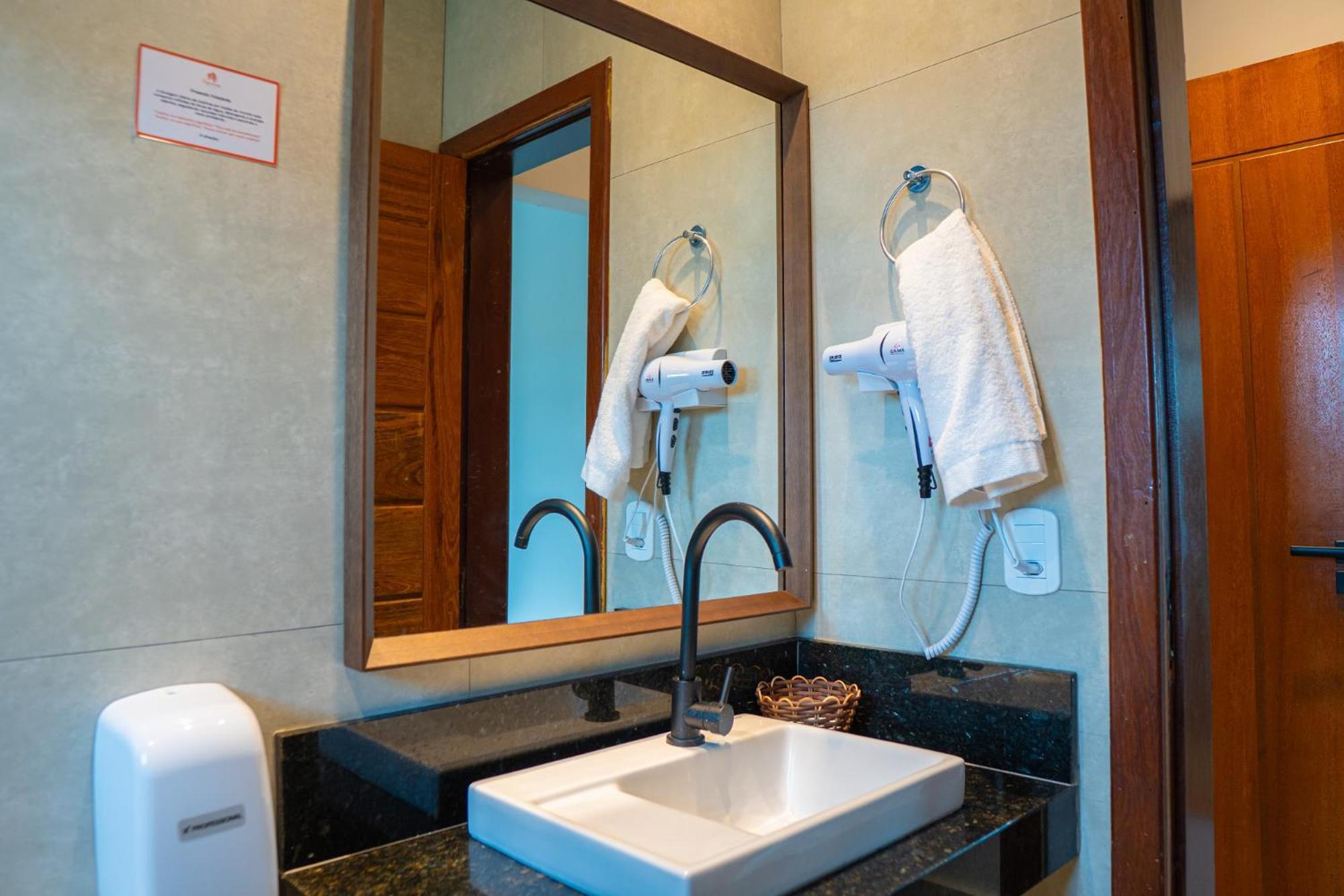 Deluxe Suite Spa Bath